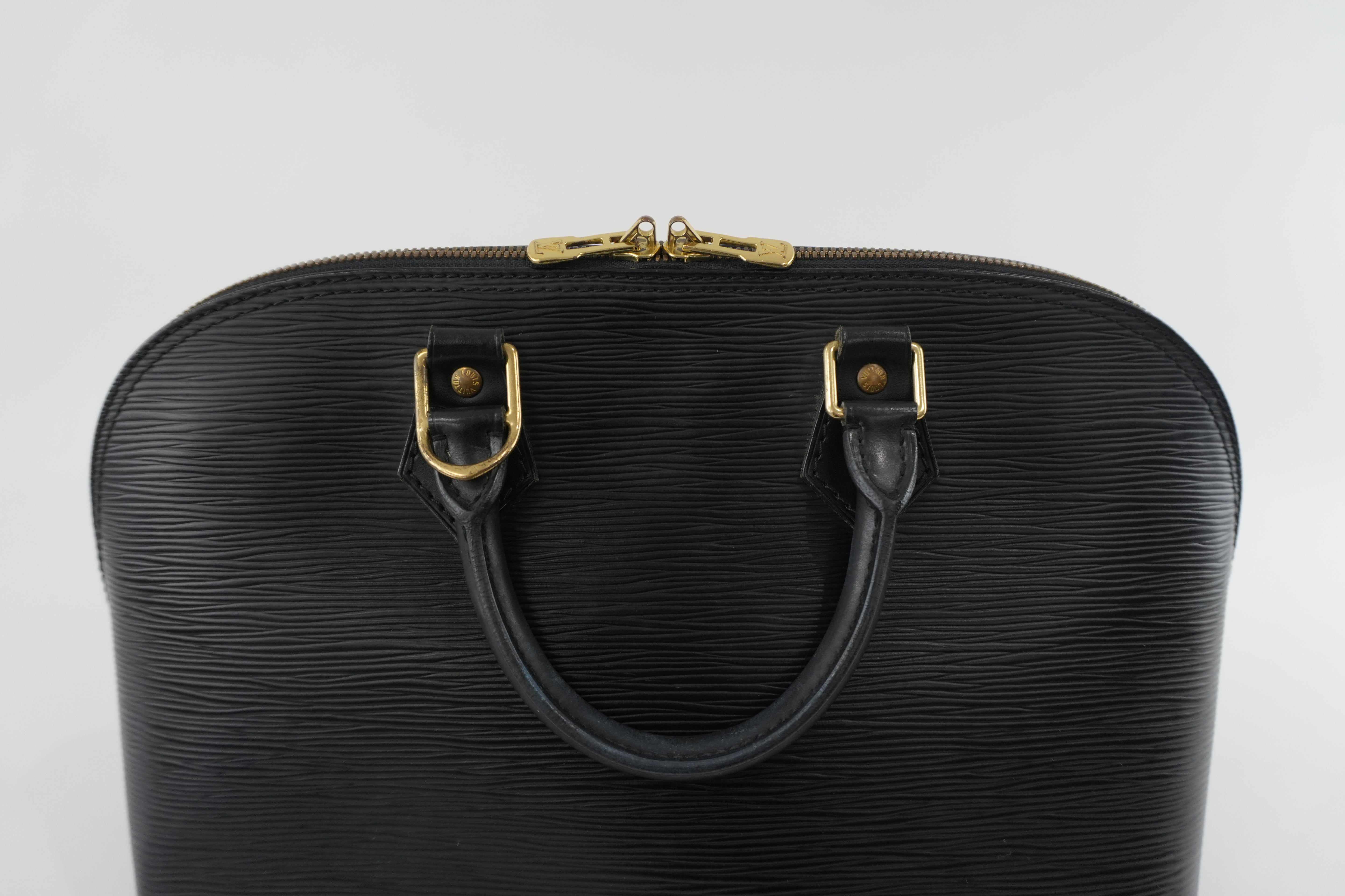 Pre-owned Louis Vuitton Epi Alma Handbag Black