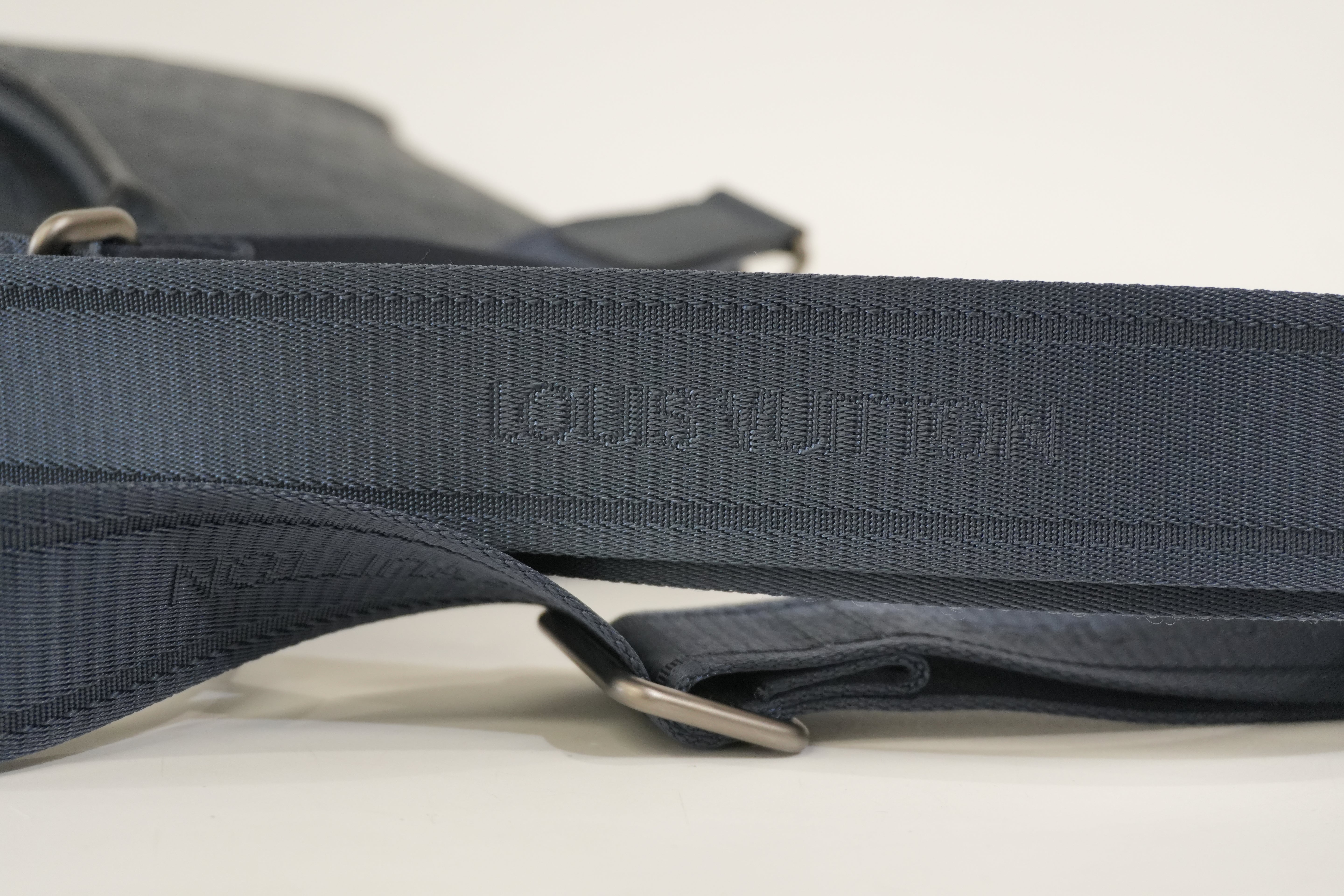 Pre-Owned Louis Vuitton Porte Documents Jour Two-Way Briefcase Bag Blue