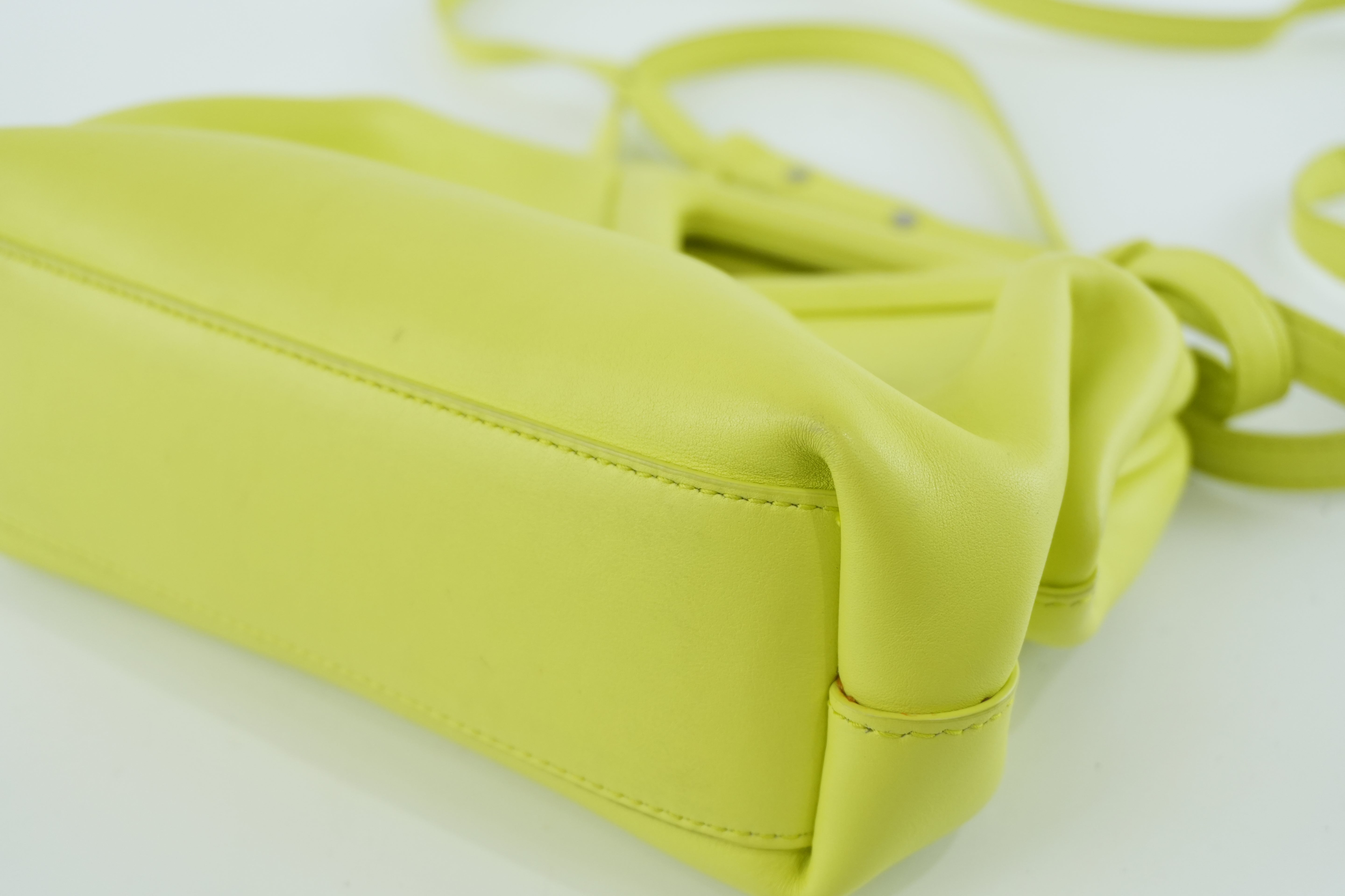 Pre-owned Bottega Leather Magnetic Shoulder Bag Light Green Used