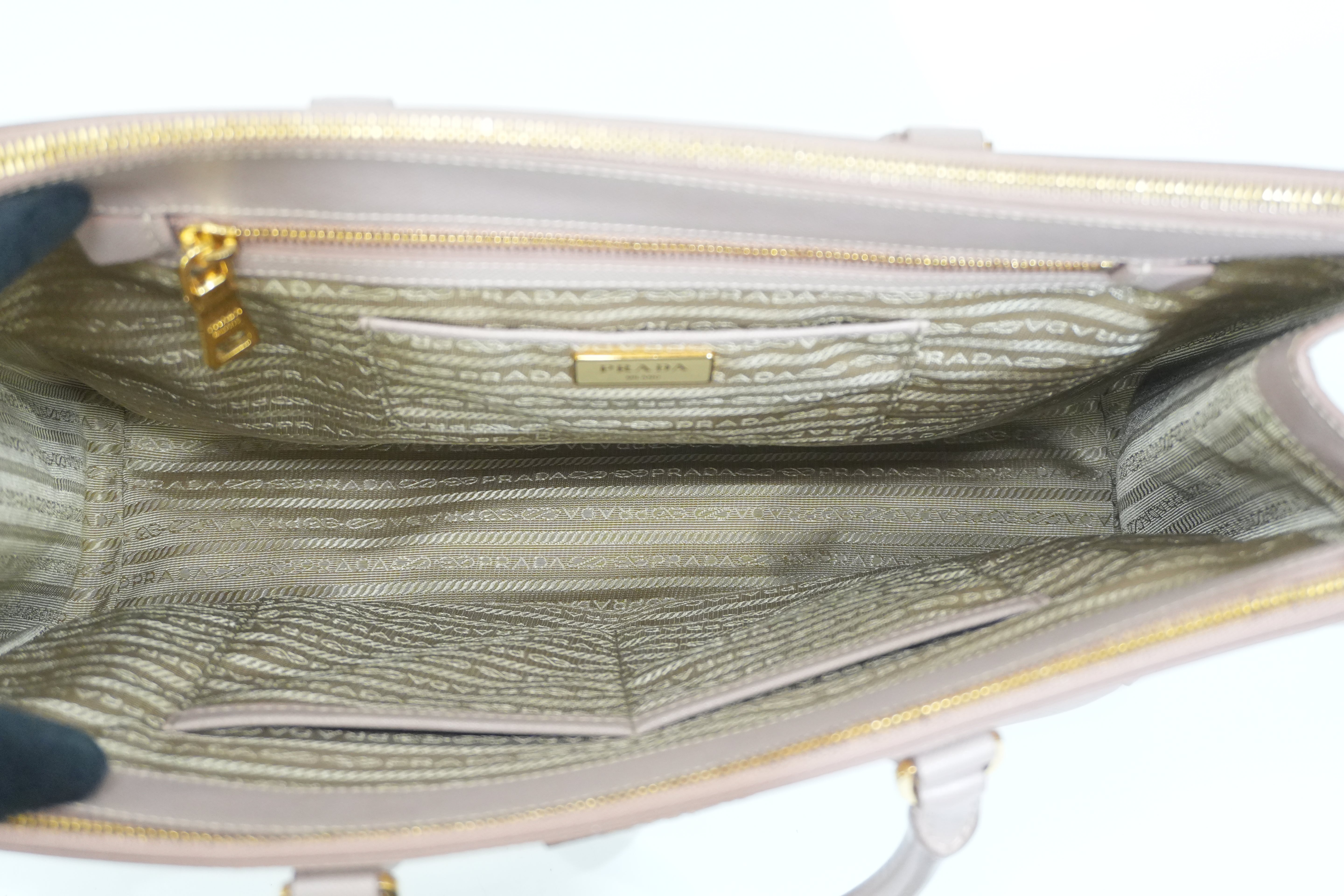 Pre-owned Prada Saffiano Handbag Pink