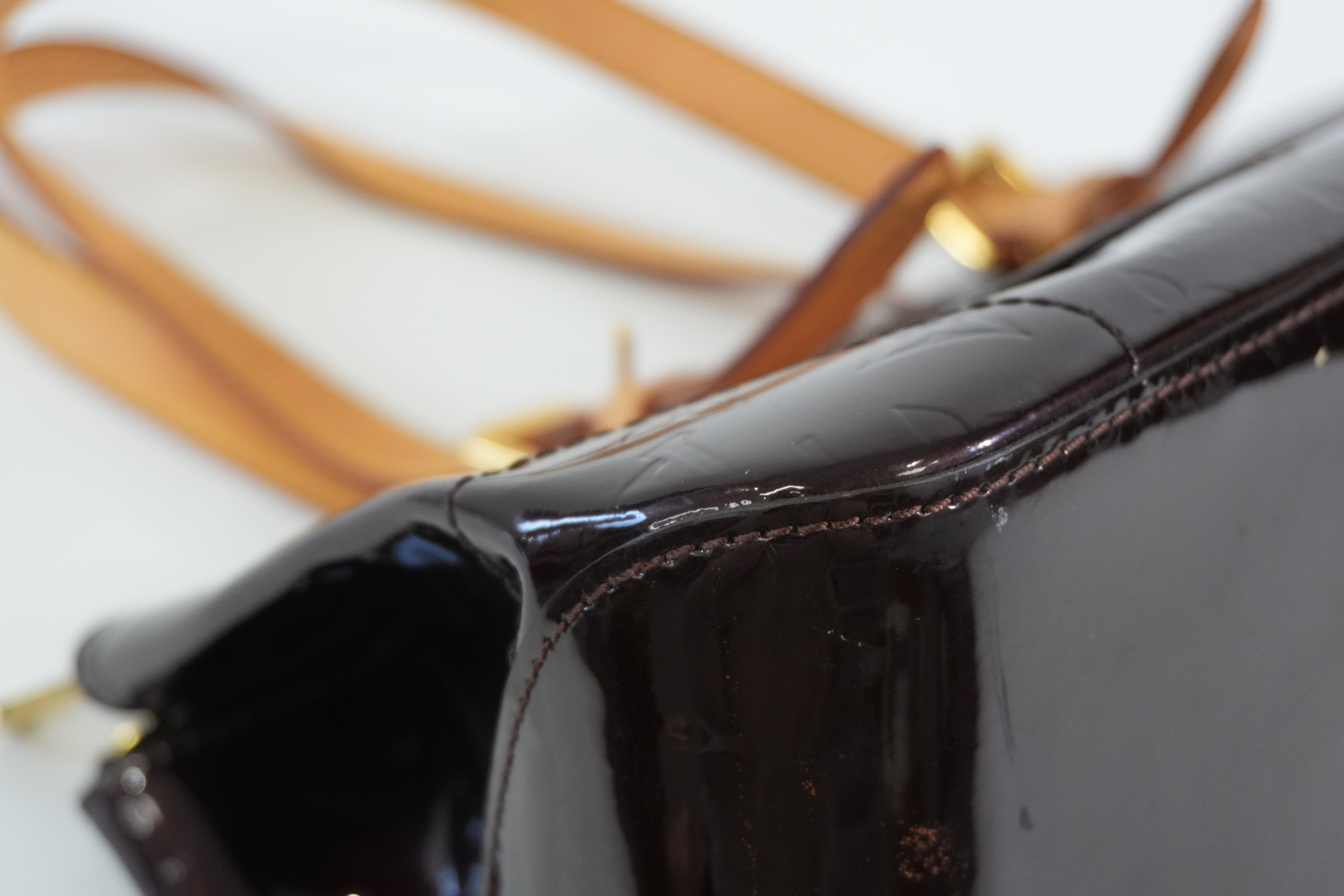 Pre-owned Louis Vuitton Vernis Rosewood Avenue Handbag Amarante