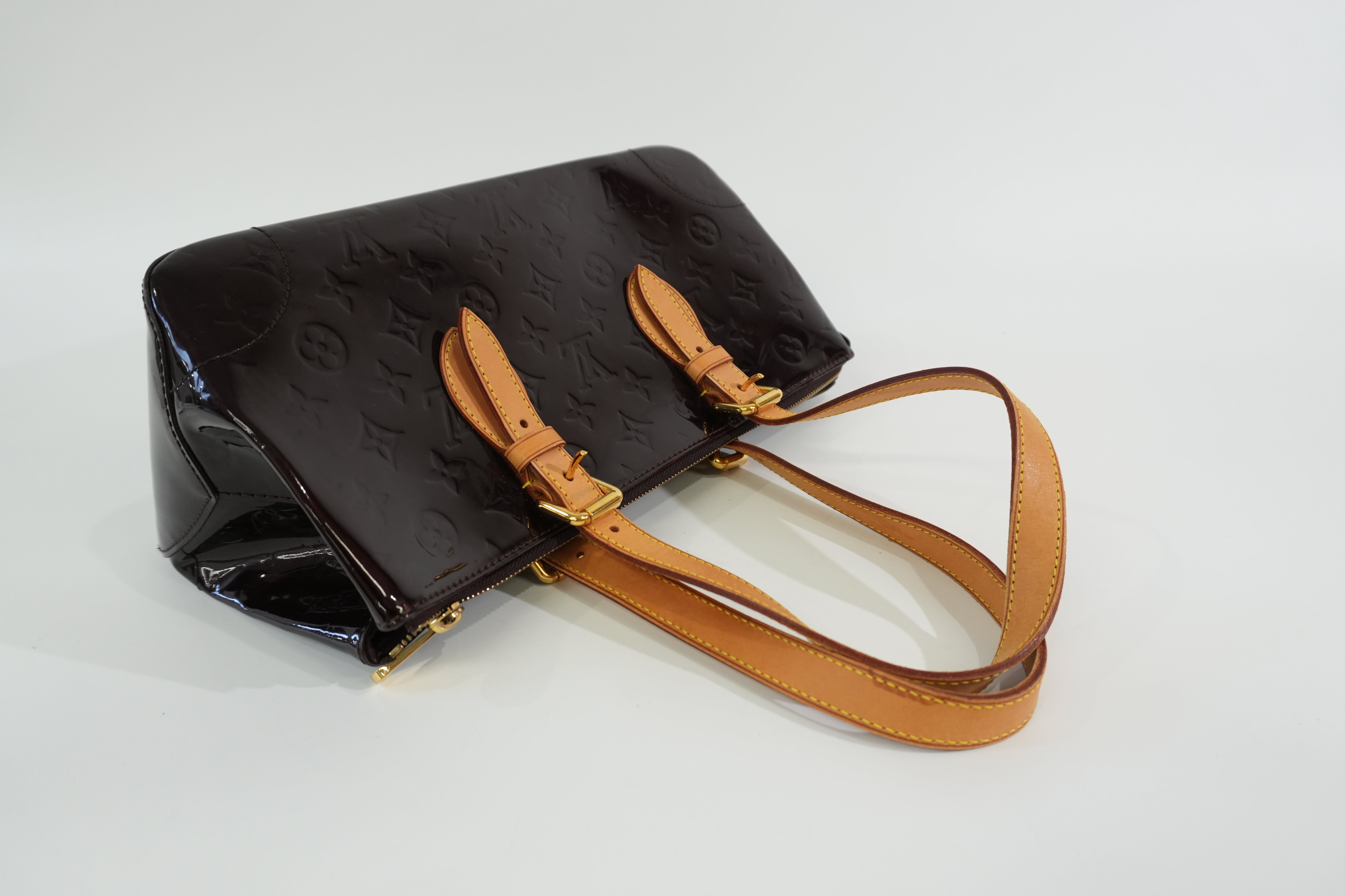 Pre-owned Louis Vuitton Vernis Rosewood Avenue Handbag Amarante