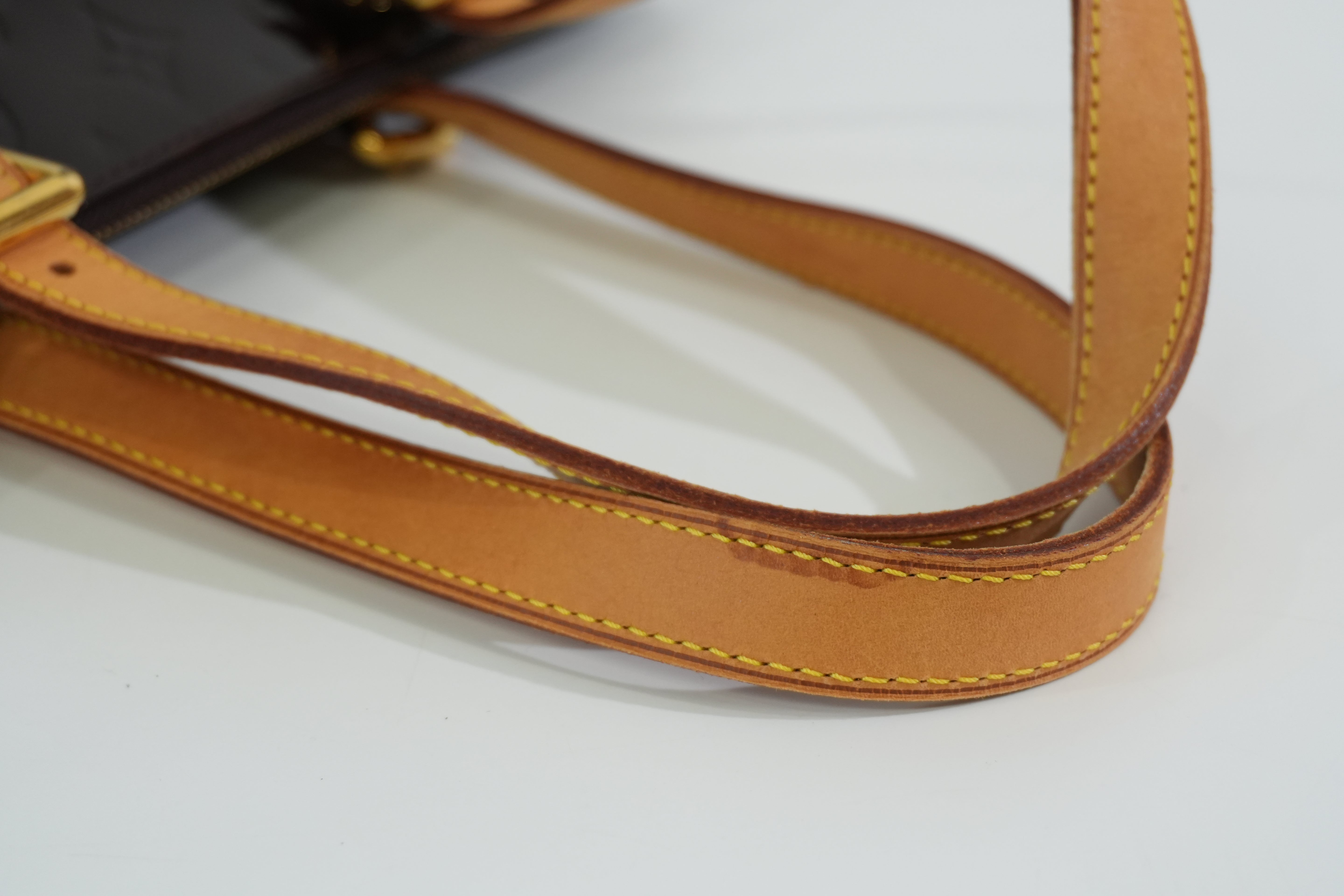 Pre-owned Louis Vuitton Vernis Rosewood Avenue Handbag Amarante