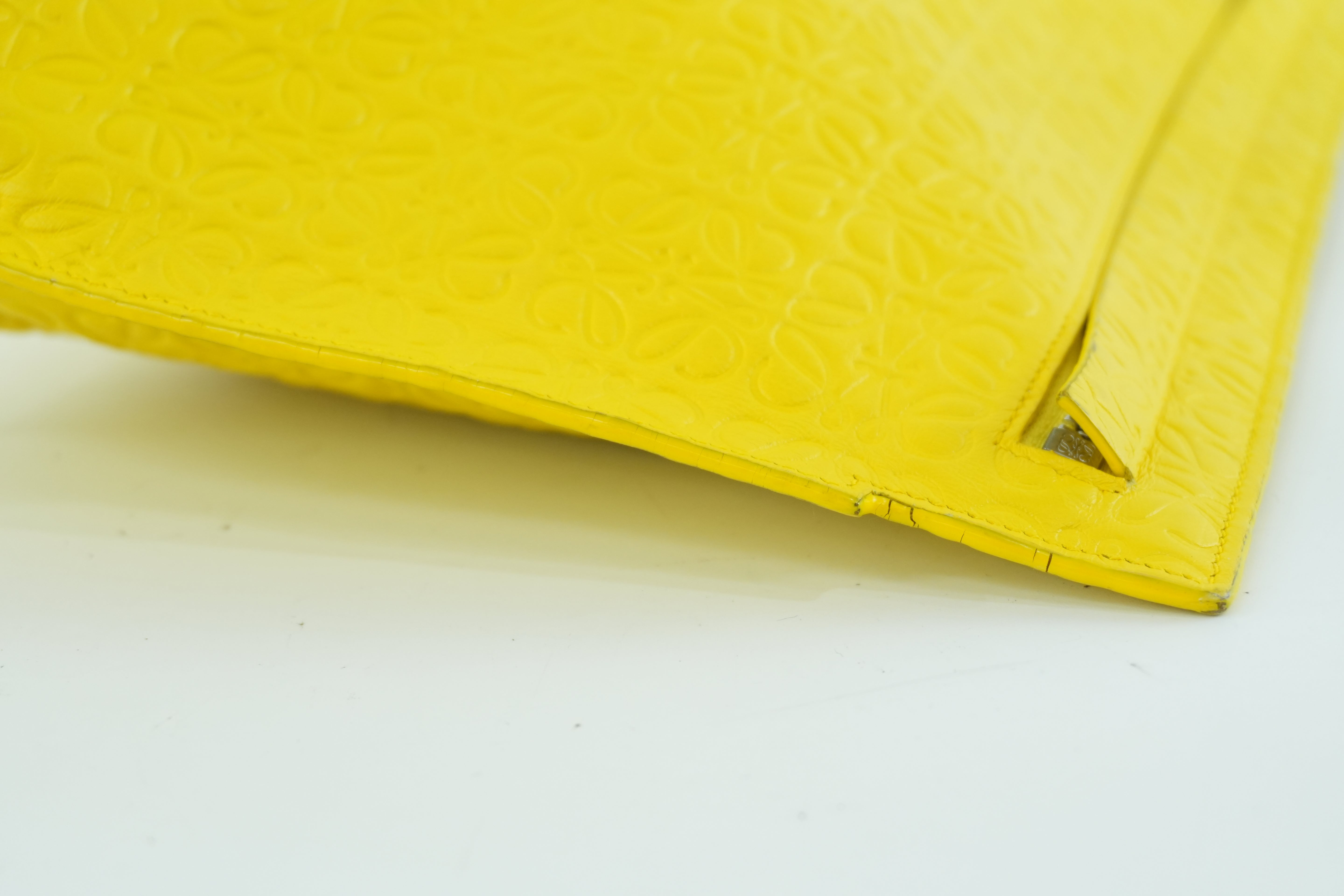 Pre-owned Loewe Leather Clutch Bag Yellow