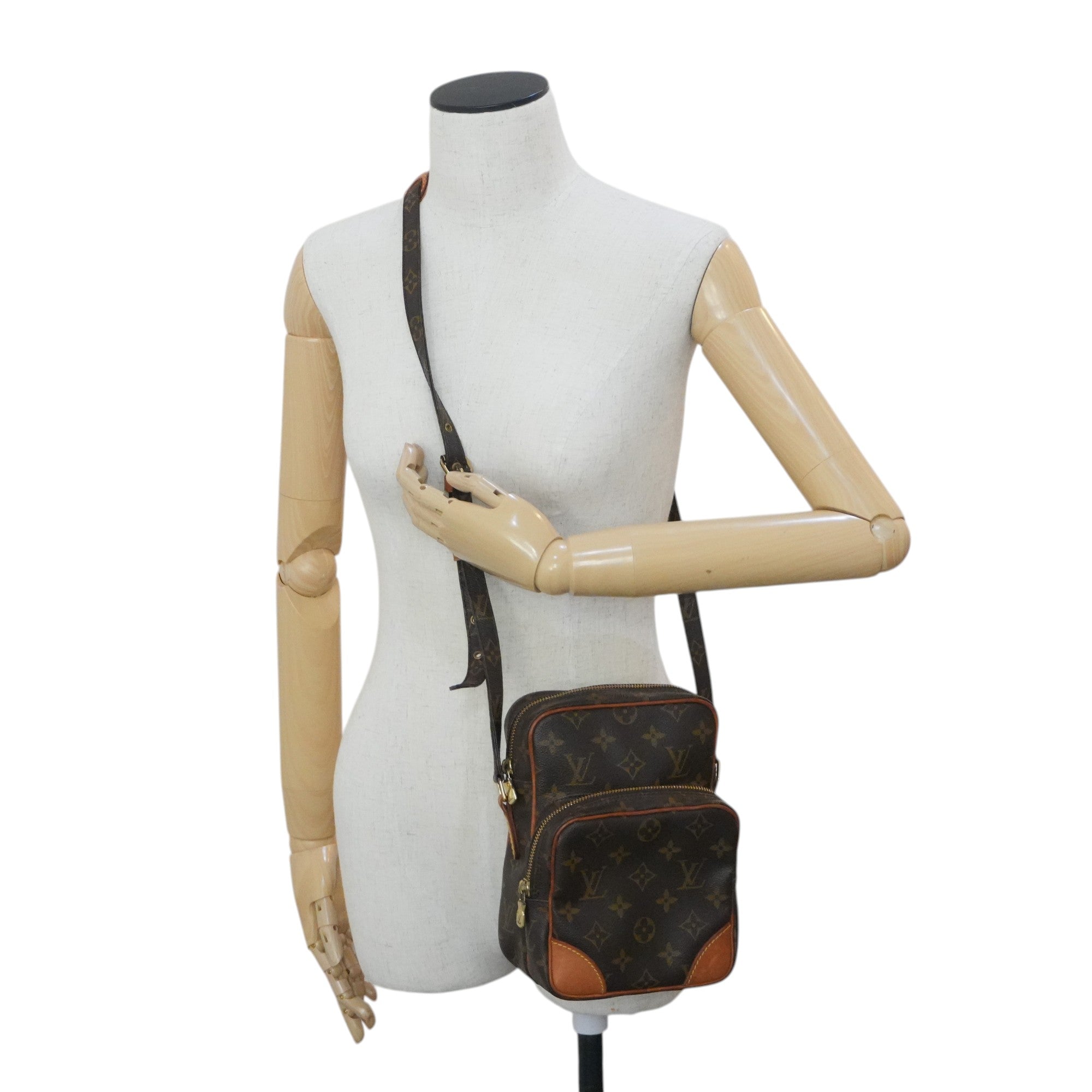 Pre-owned Louis Vuitton Monogram Amazone Crossbody Bag