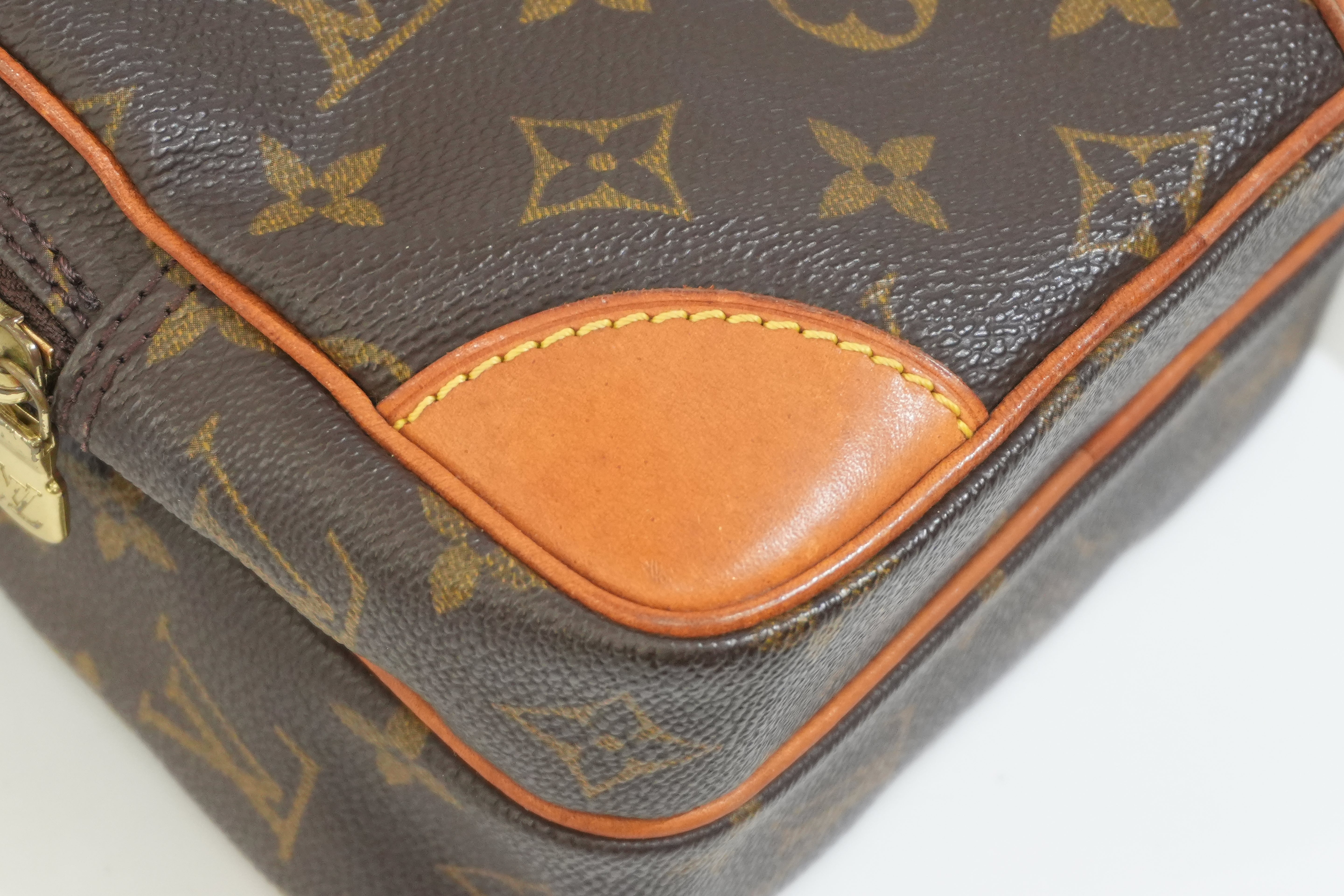 Pre-owned Louis Vuitton Monogram Amazone Crossbody Bag