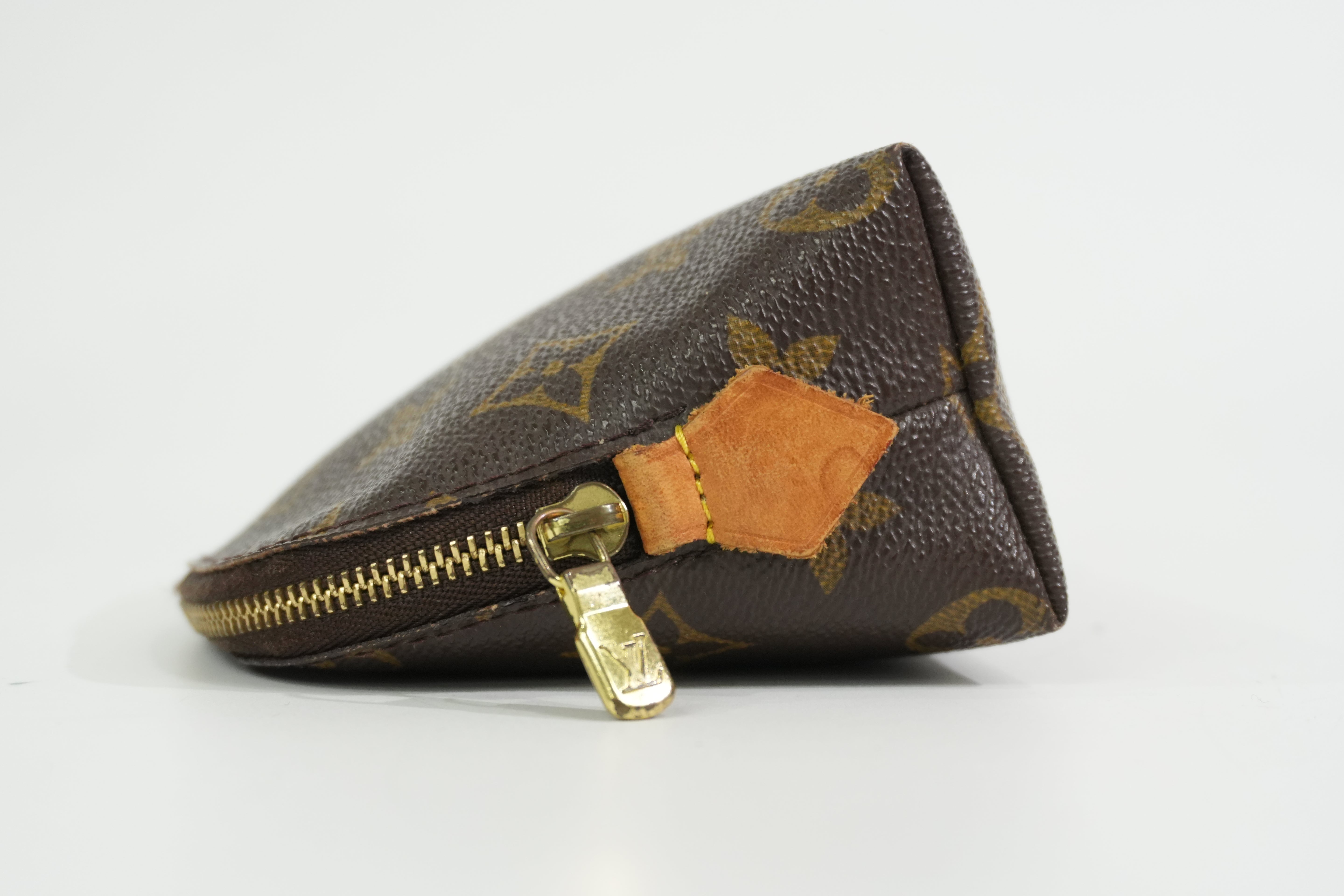 Pre-owned Louis Vuitton Monogram Cosmetic Pouch