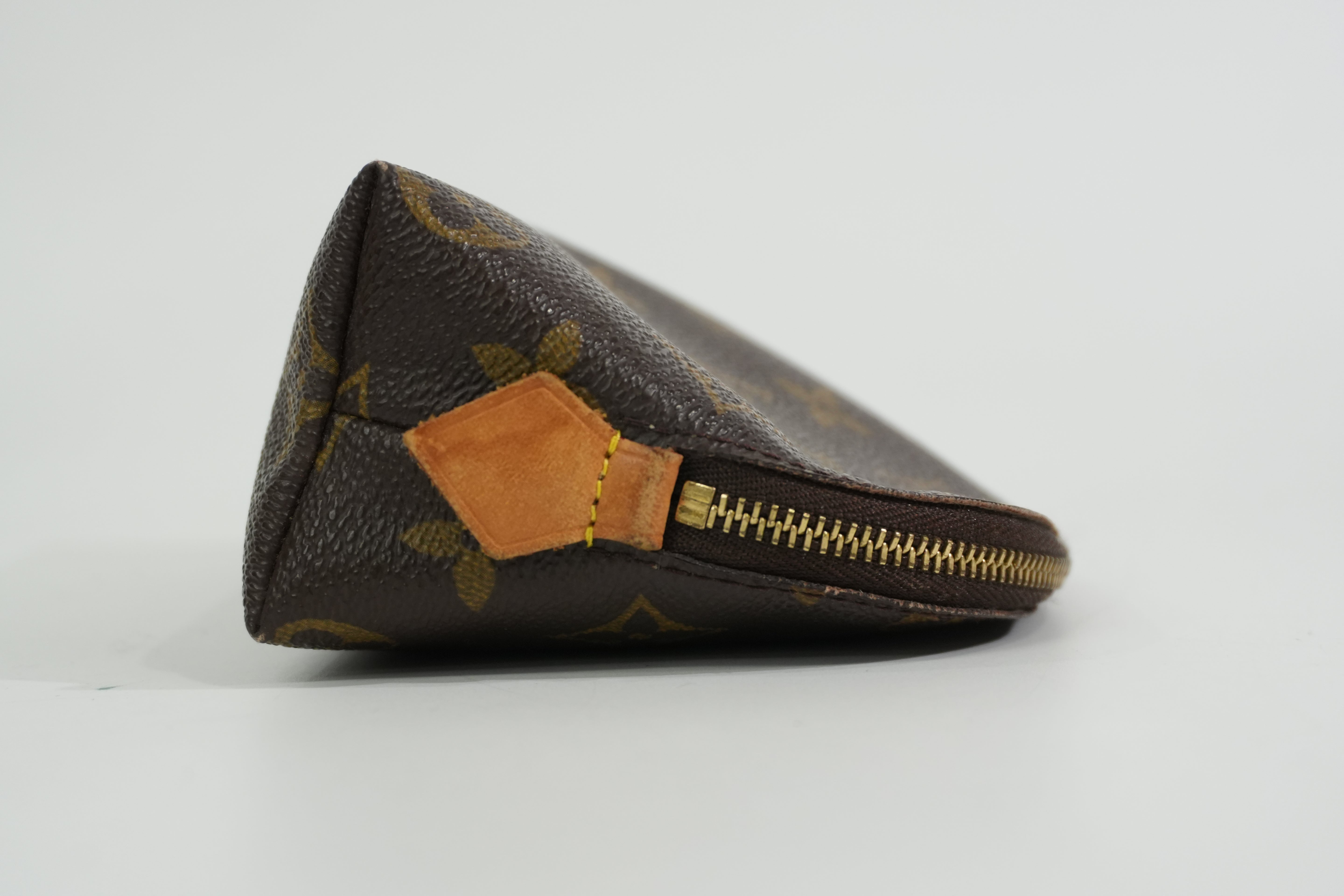 Pre-owned Louis Vuitton Monogram Cosmetic Pouch