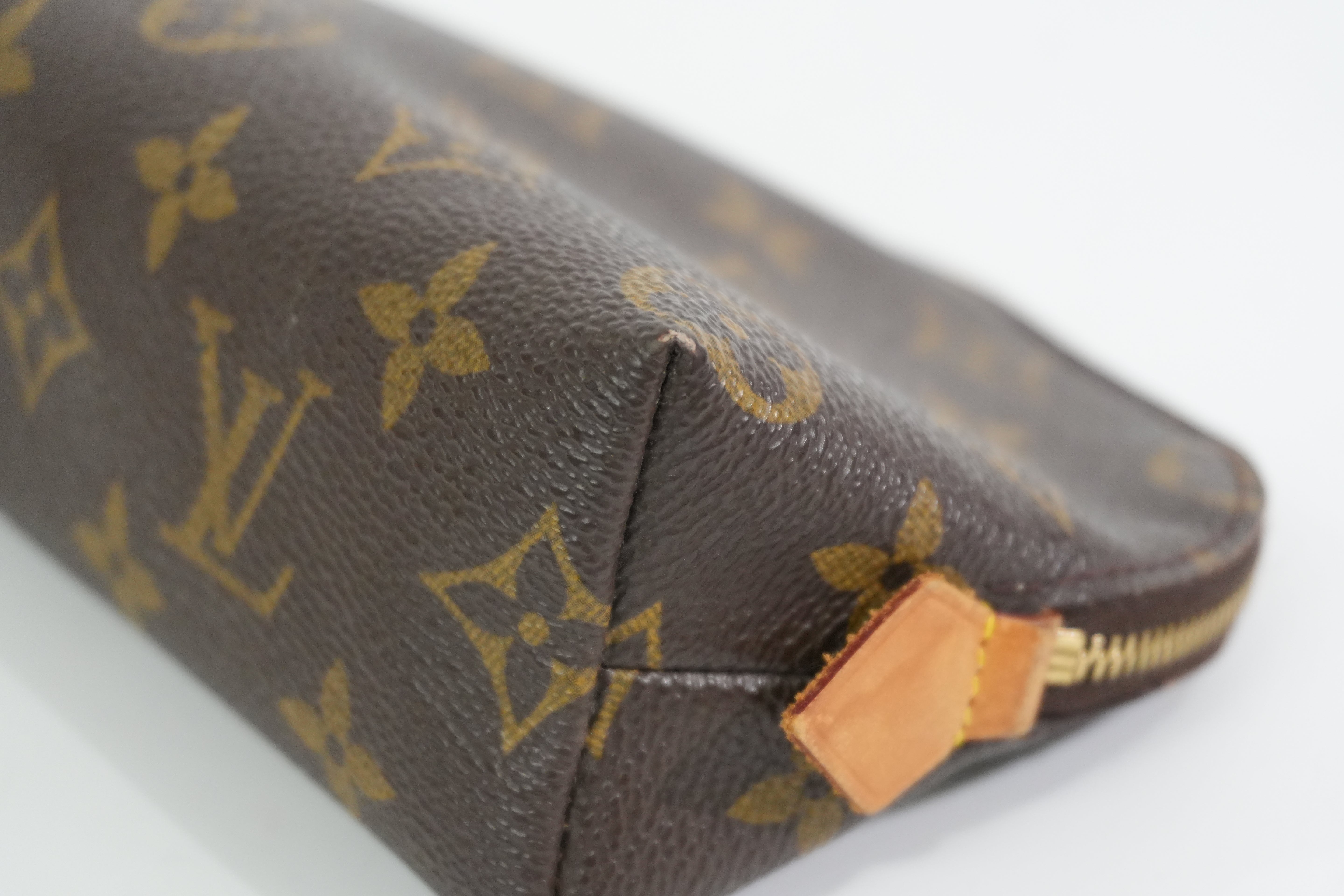 Pre-owned Louis Vuitton Monogram Cosmetic Pouch