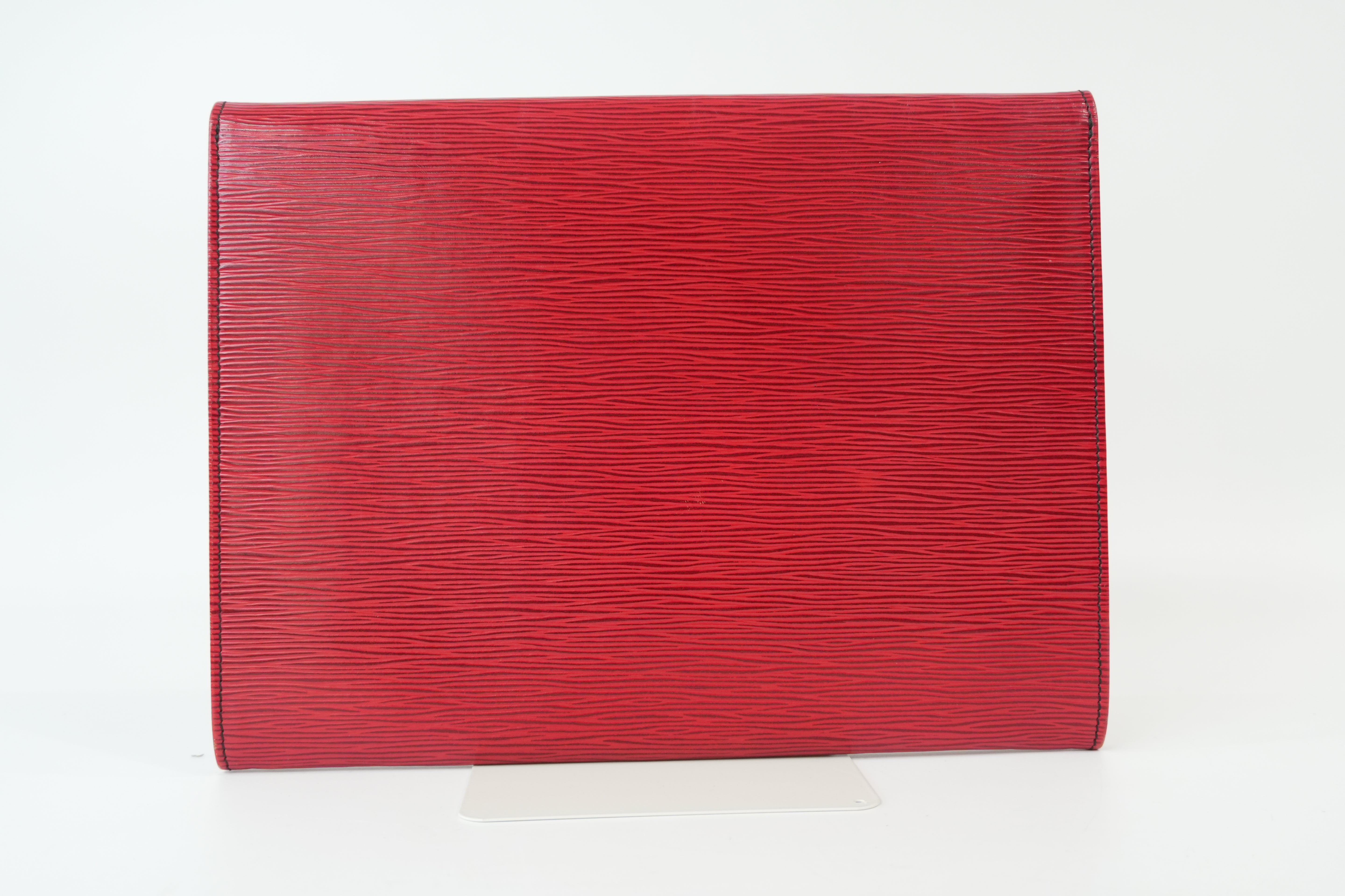 Pre-Owned Louis Vuitton EPI Lena clutch red