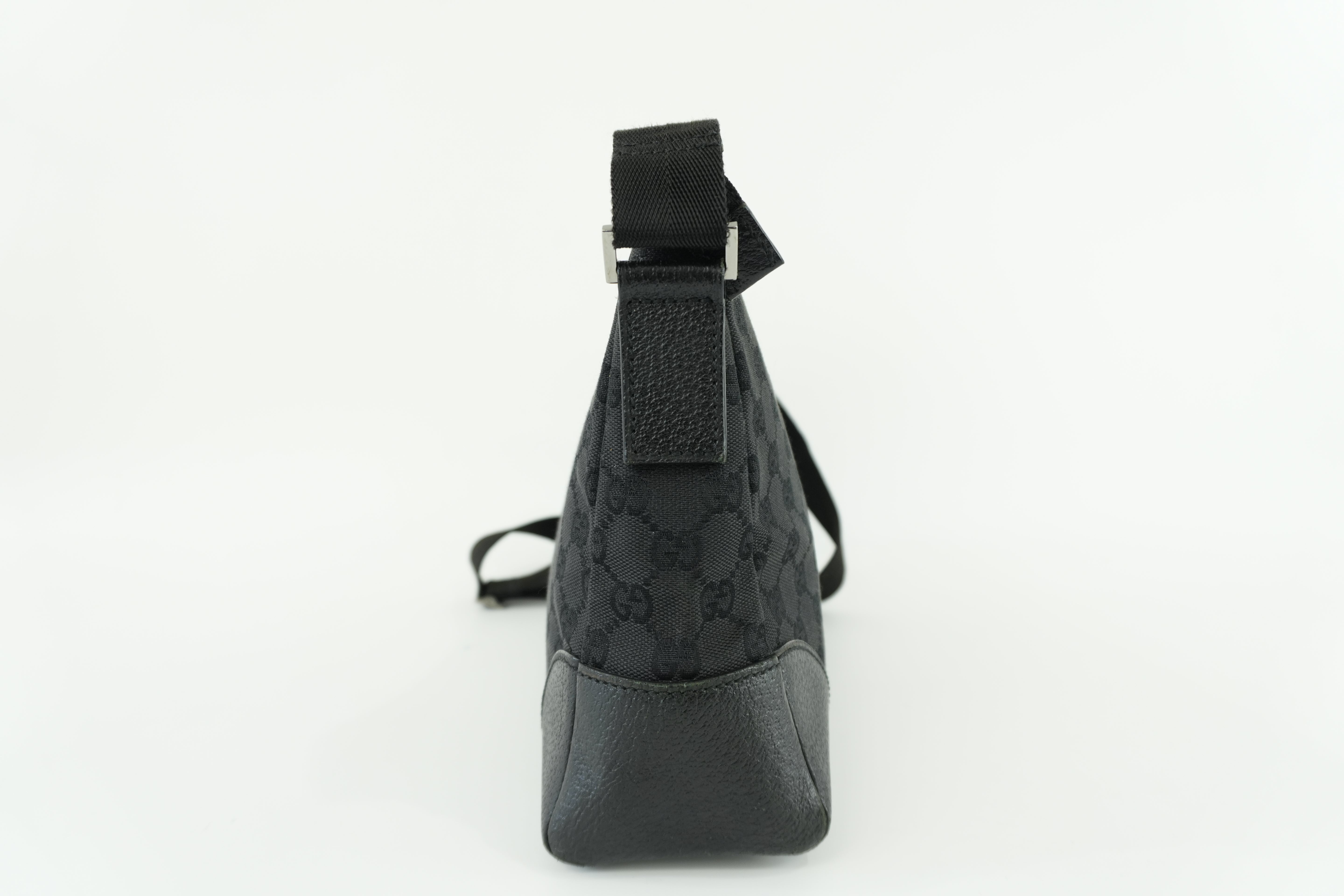 Gucci Shoulder Bag Black Canvas Used