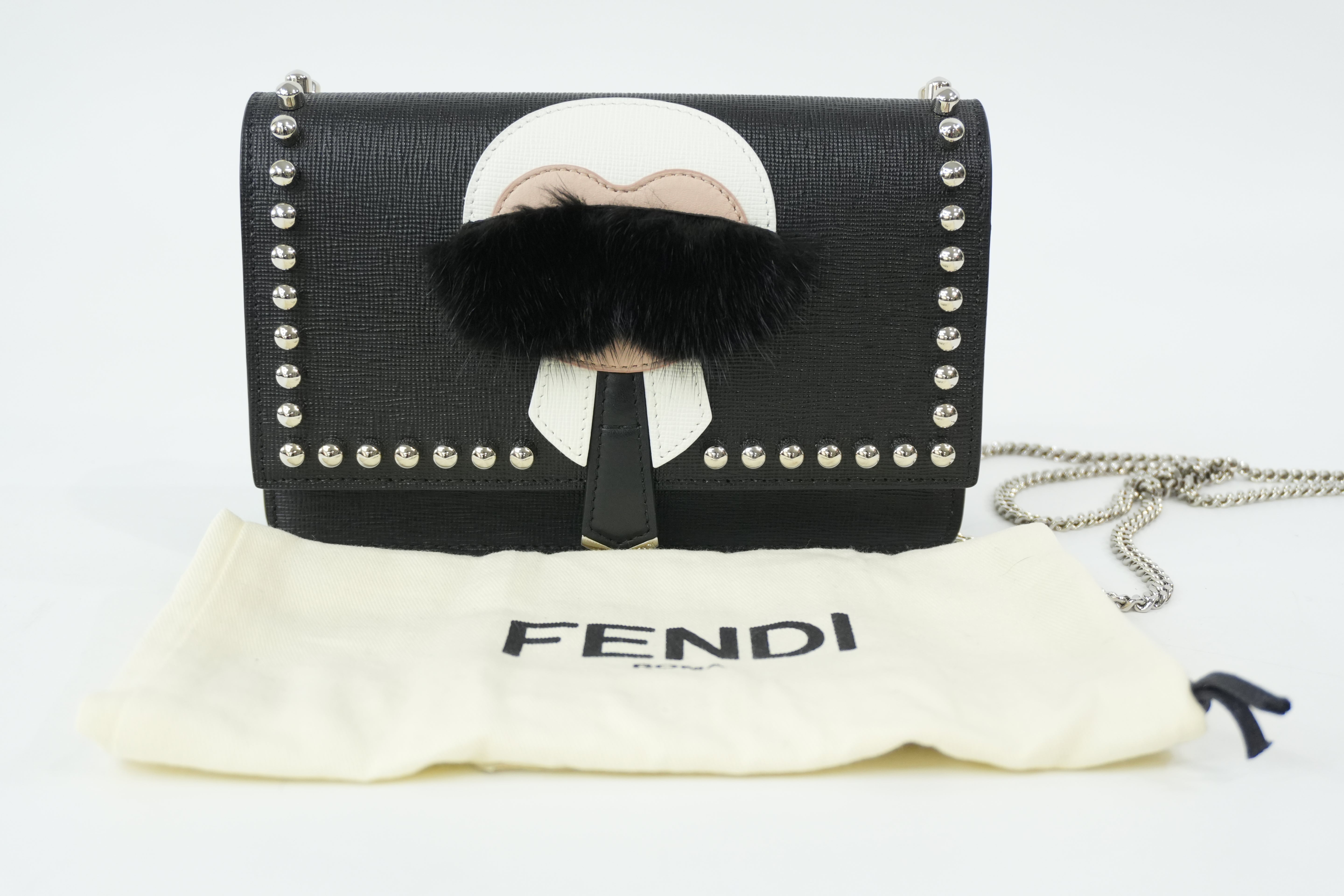 Pre-Owned FENDI Carlito Wallet on Chain Black