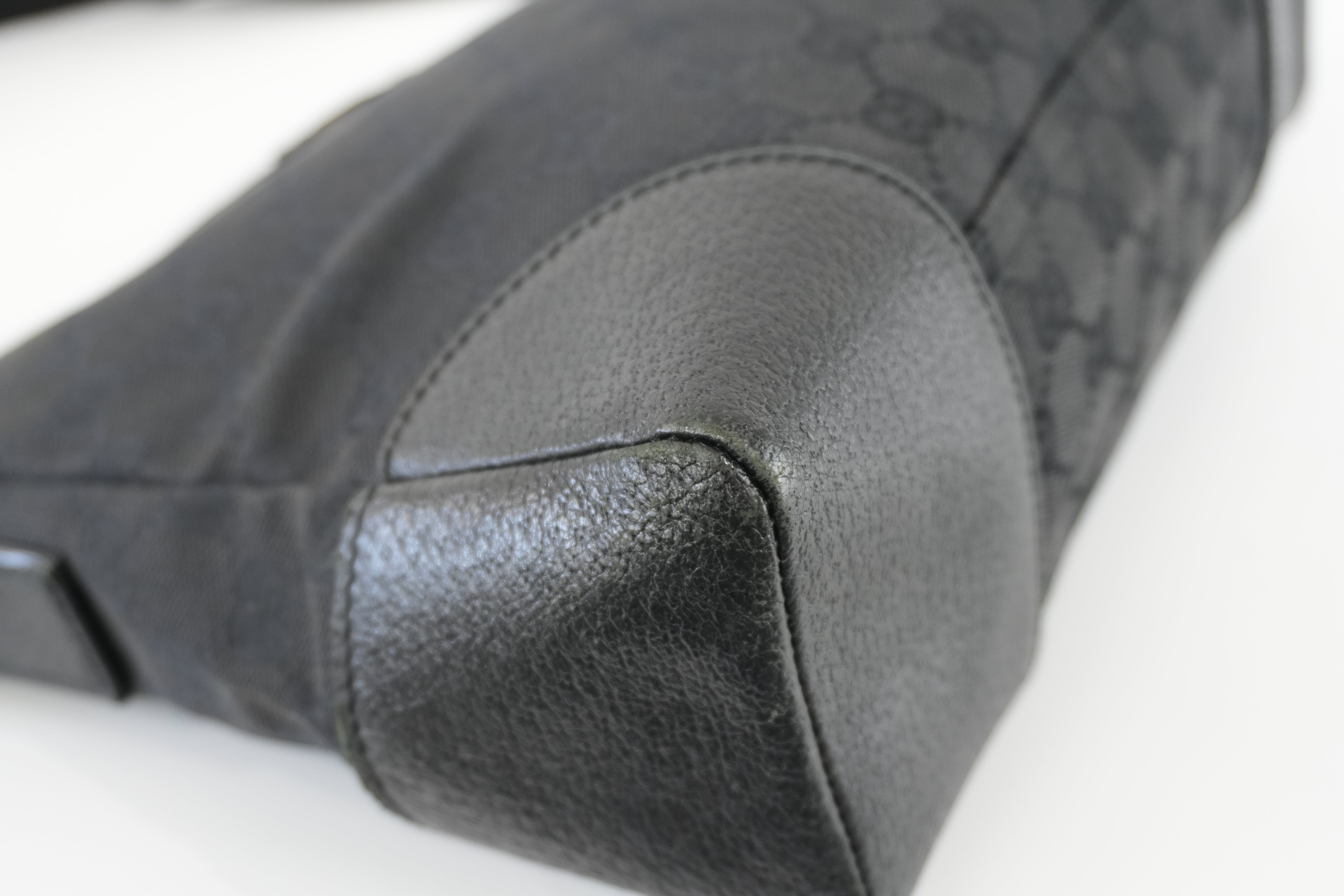 Gucci Shoulder Bag Black Canvas Used