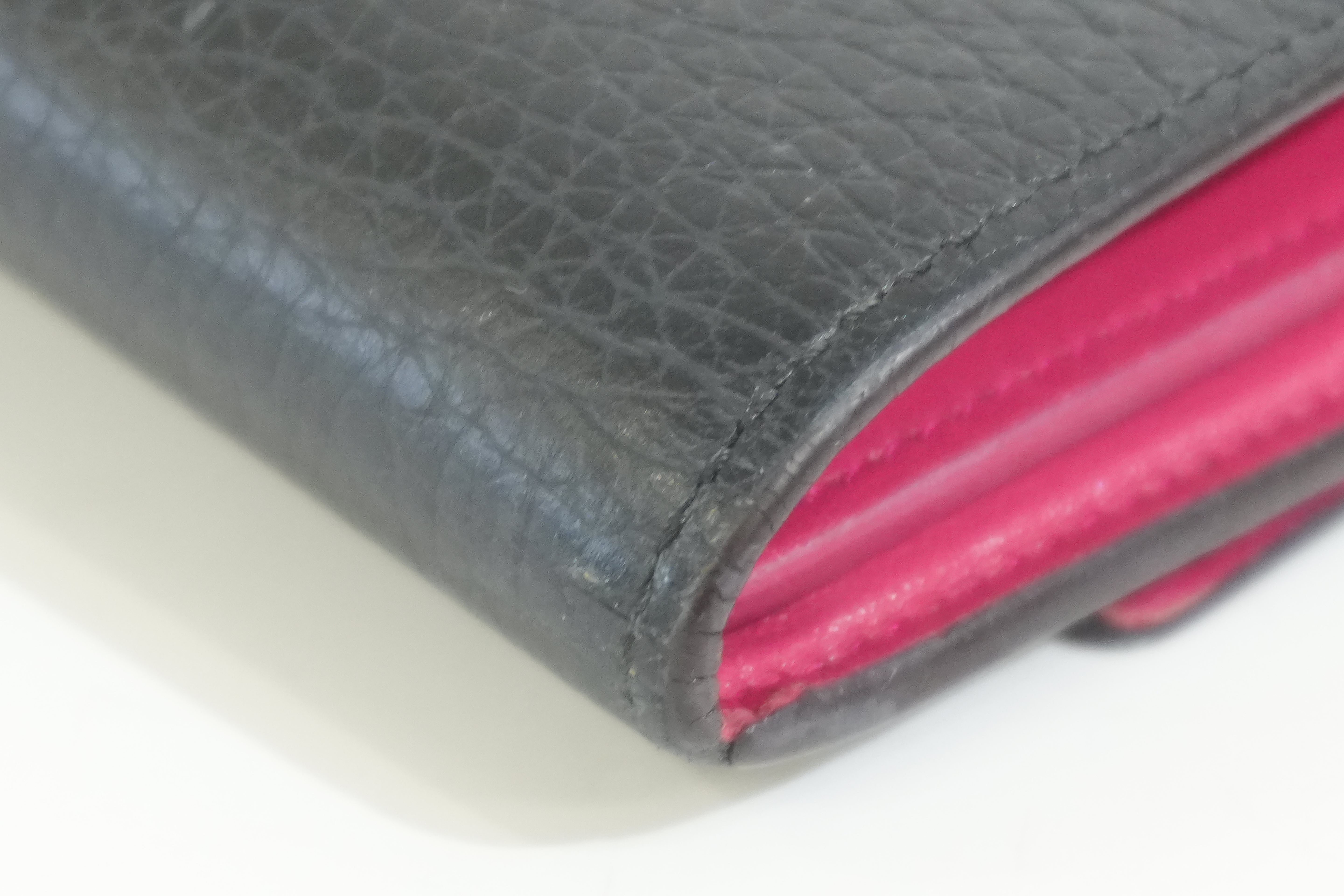 Pre-owned Louis Vuitton Capucine Compact Wallet Black