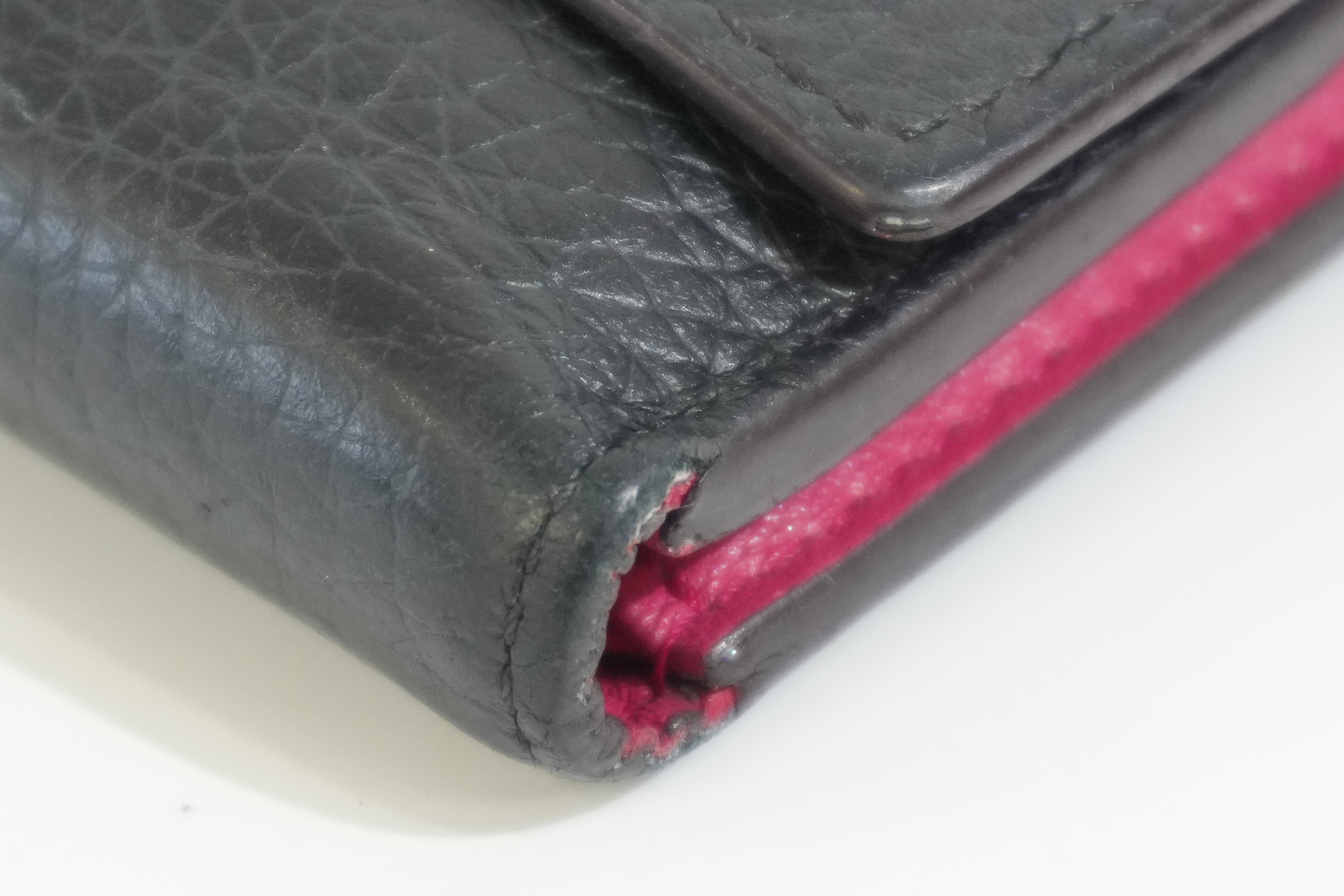 Pre-owned Louis Vuitton Capucine Compact Wallet Black