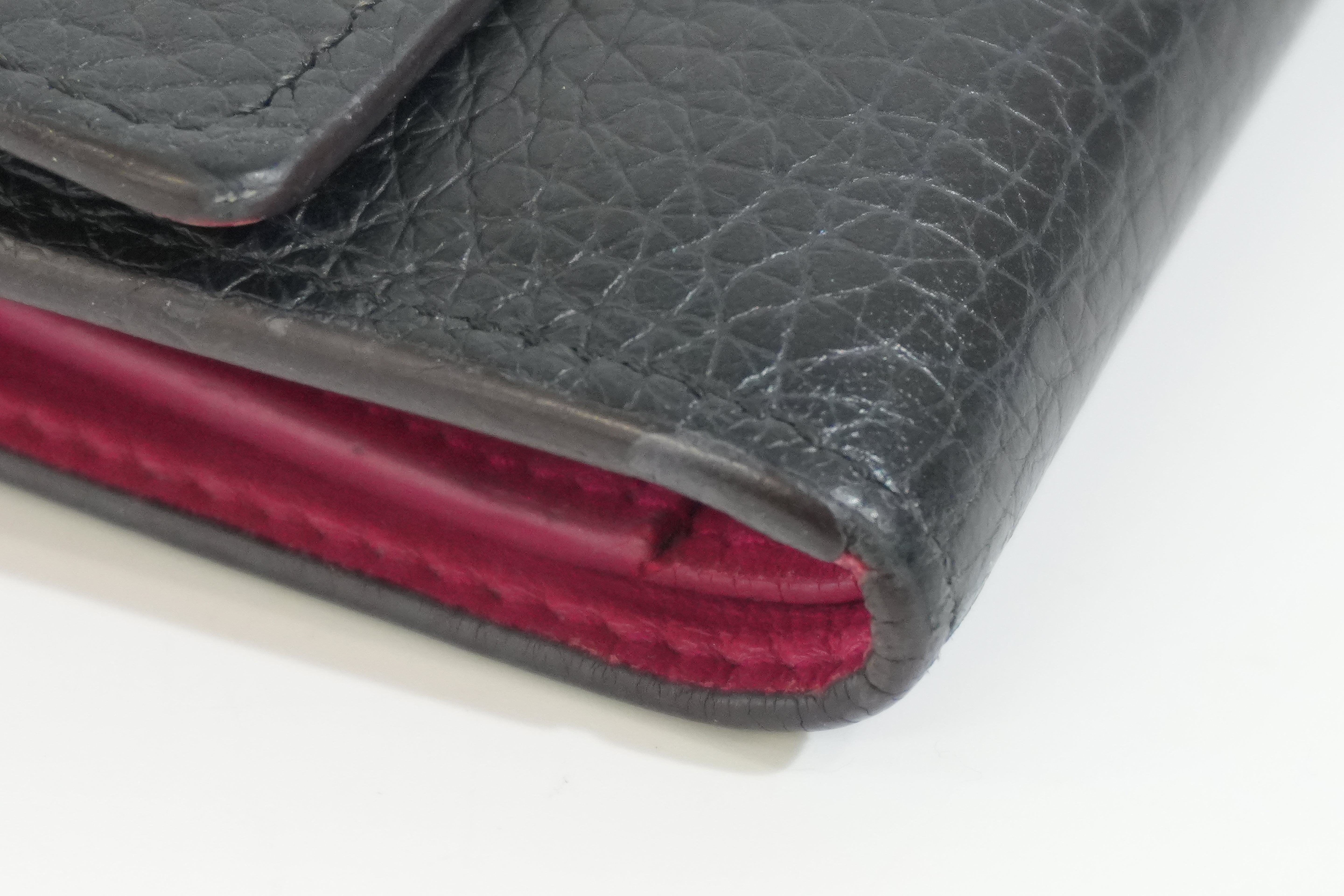 Pre-owned Louis Vuitton Capucine Compact Wallet Black
