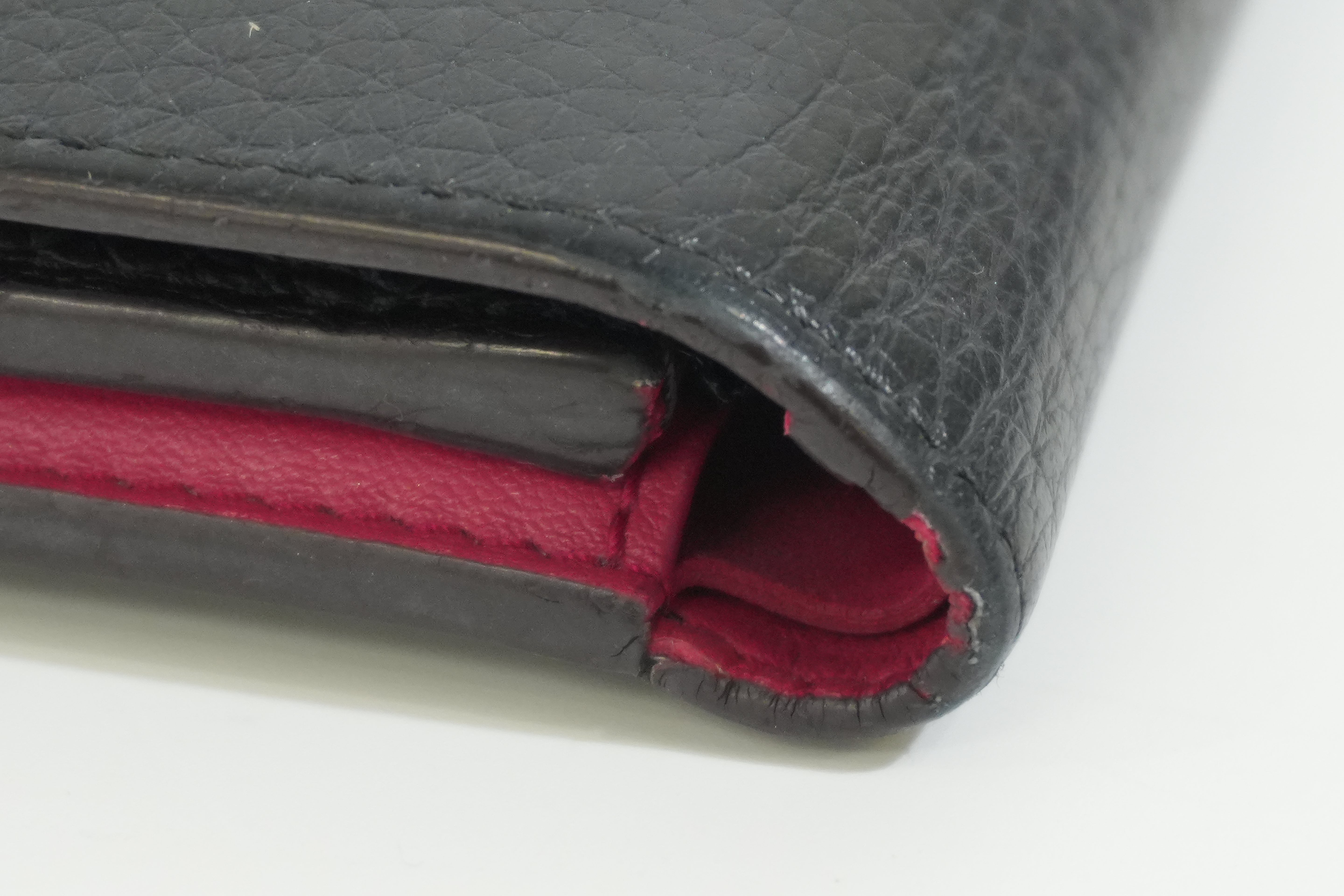 Pre-owned Louis Vuitton Capucine Compact Wallet Black