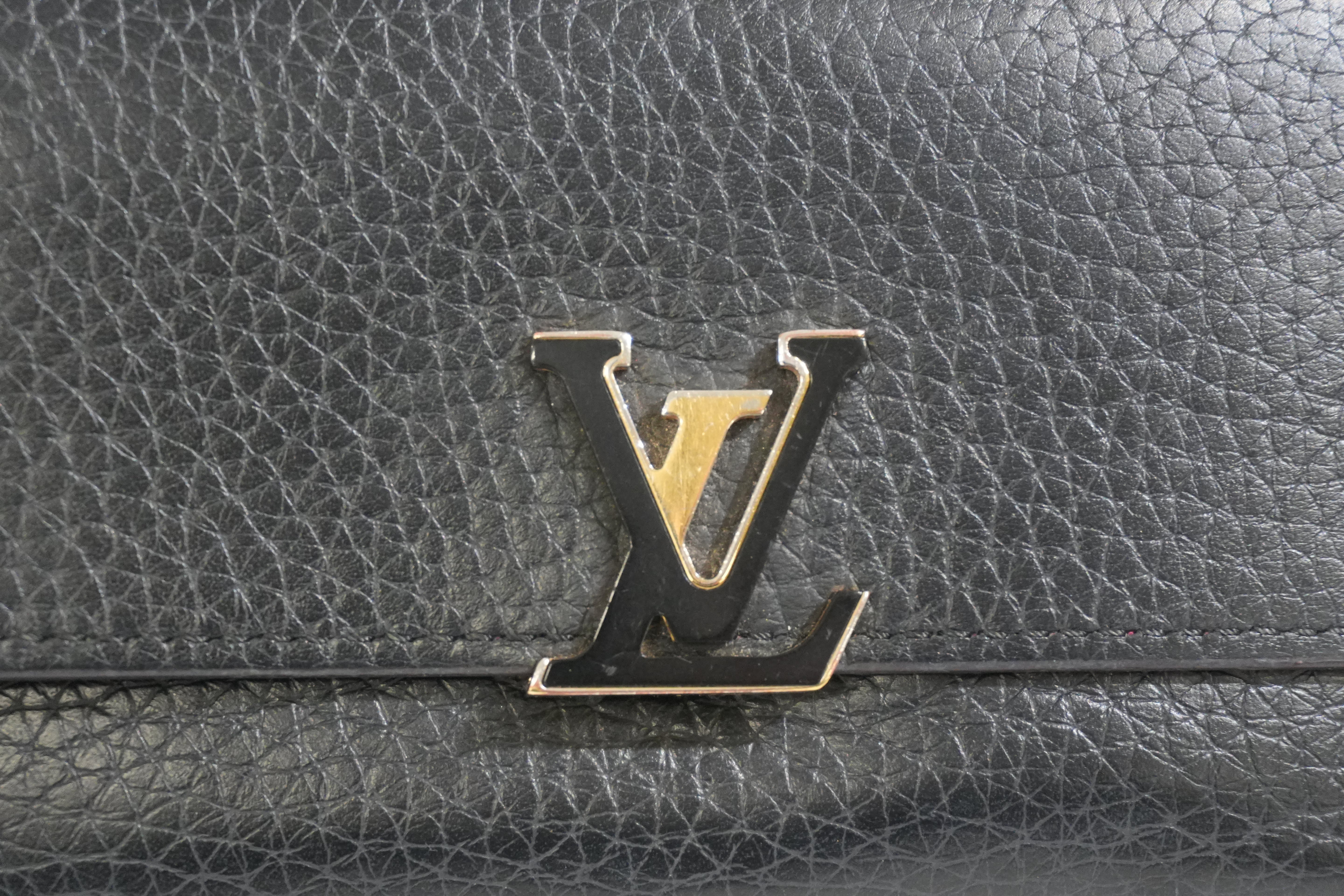 Pre-owned Louis Vuitton Capucine Compact Wallet Black