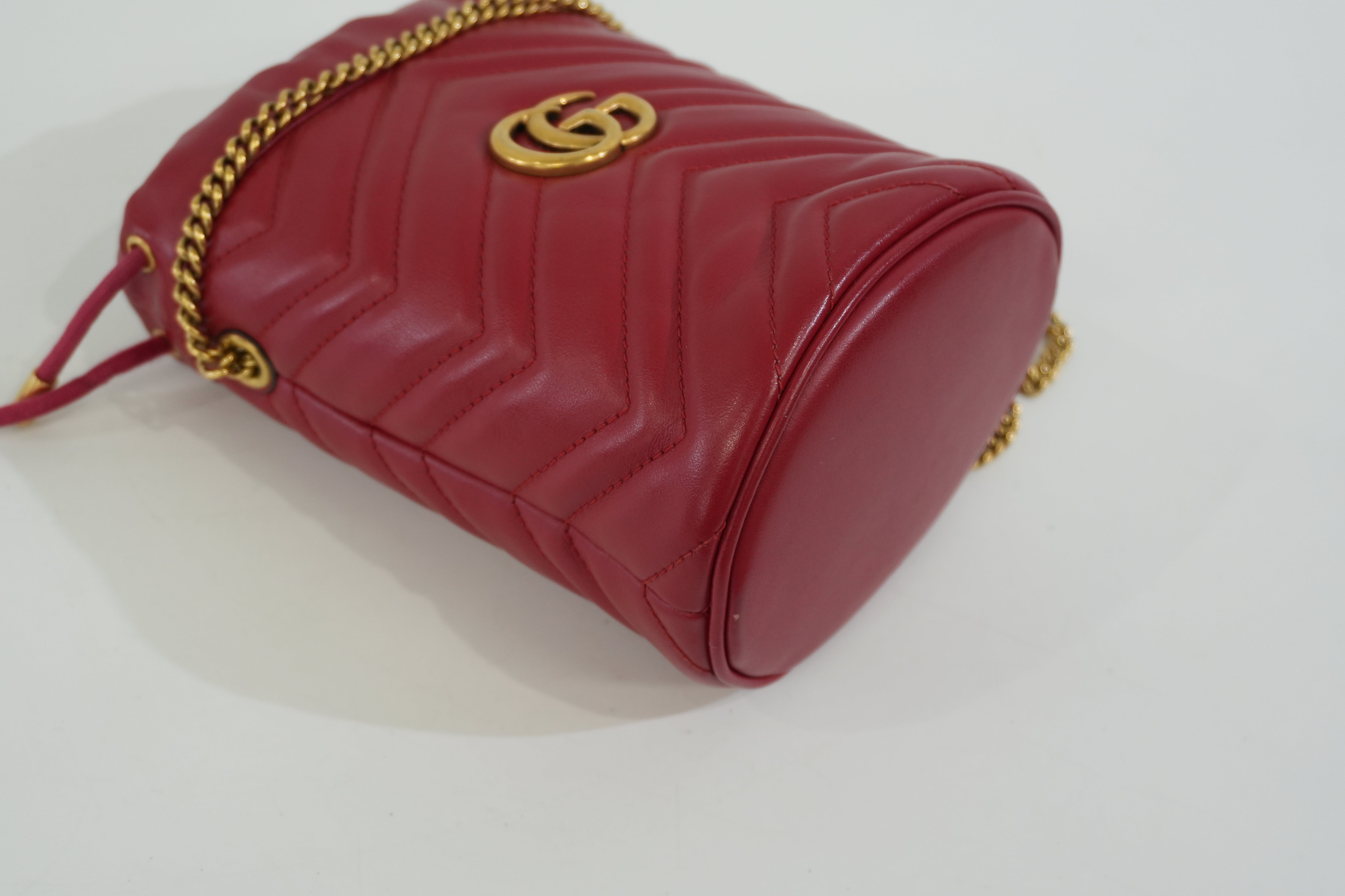 Pre-Owned Gucci Marmont Mini Bucket Crossbody Bag Red