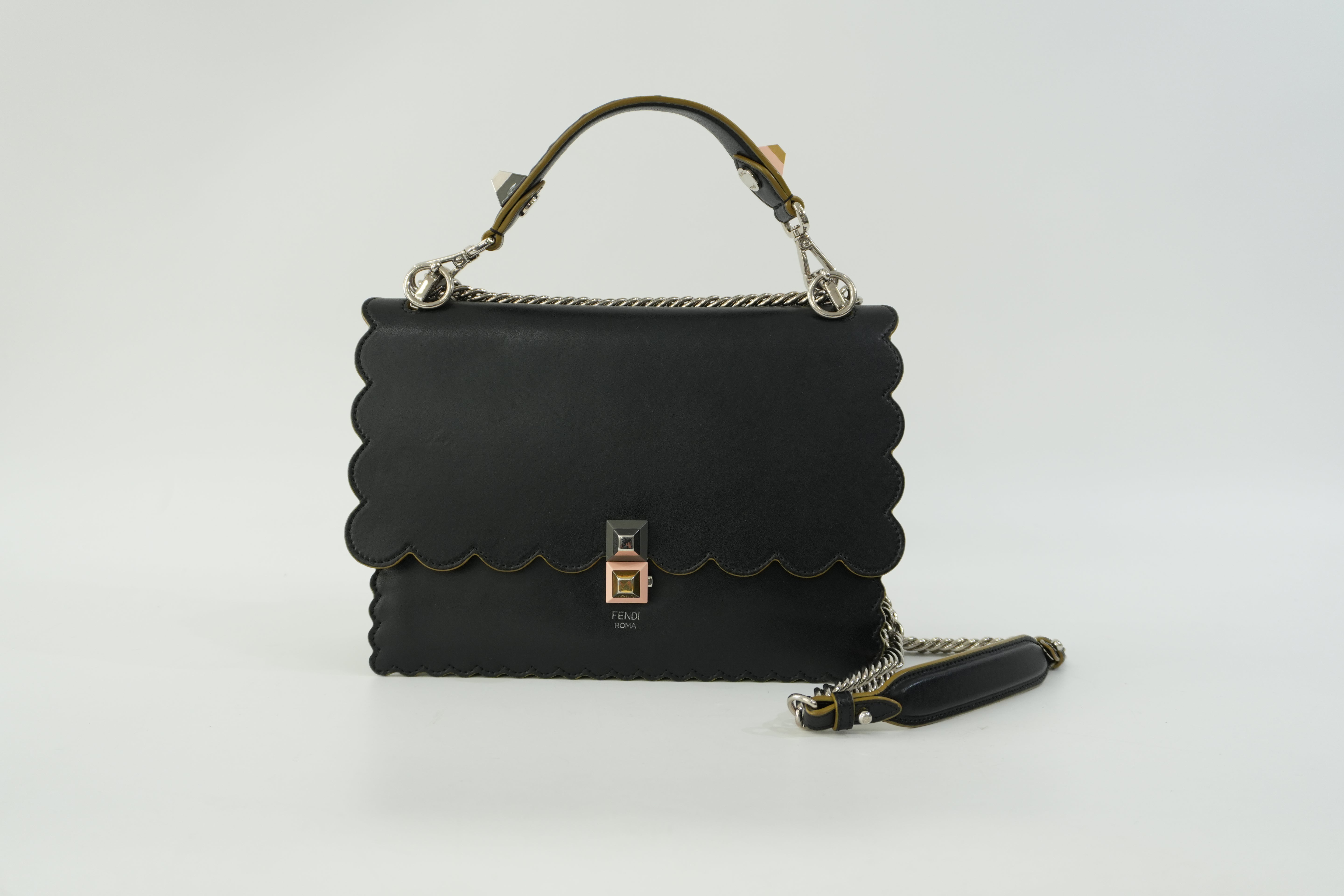 Pre-Owned Fendi Two-Way Scallop Shoulder Bag Black