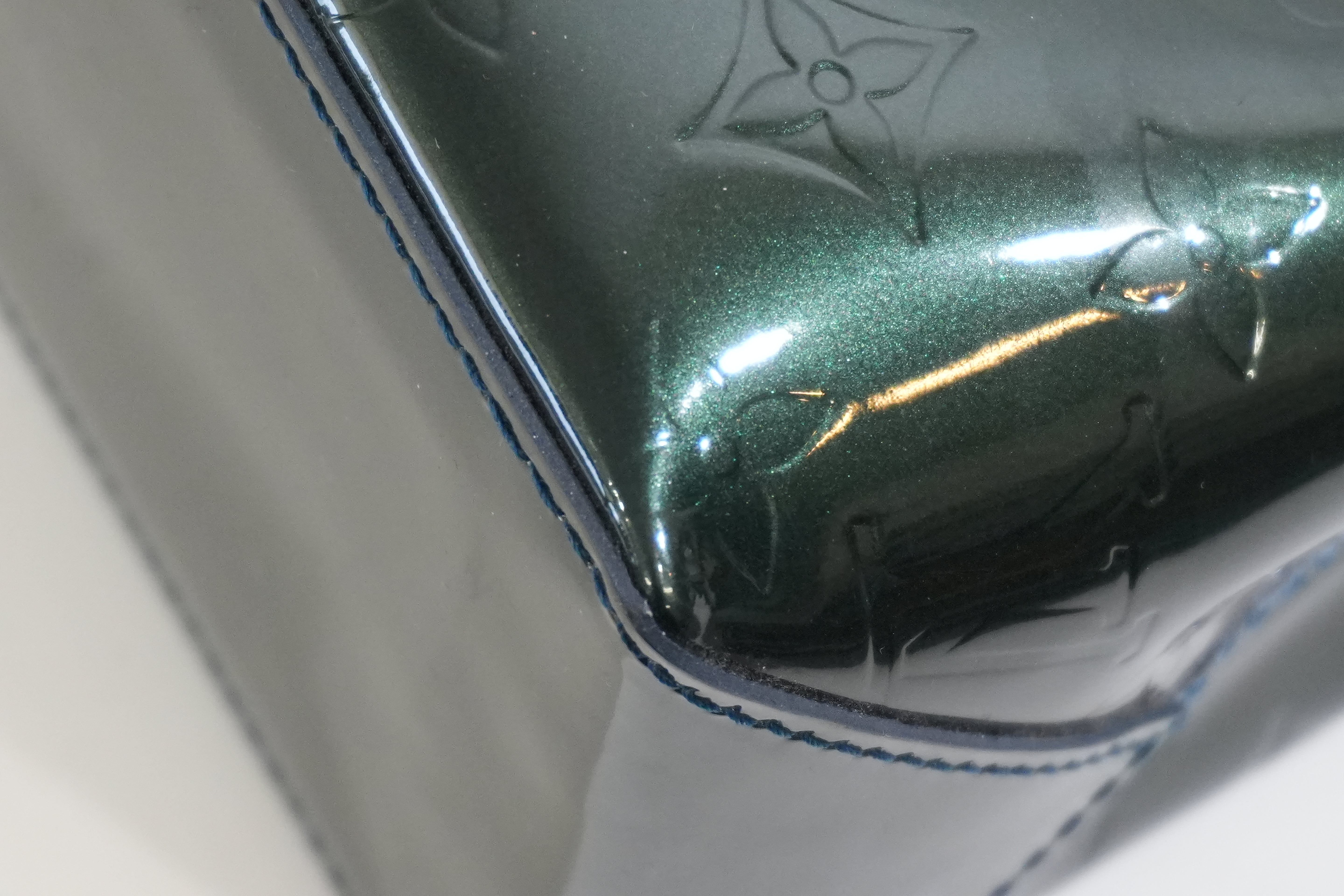 Pre-owned Louis Vuitton Vernis Wilshire PM Handbag Green