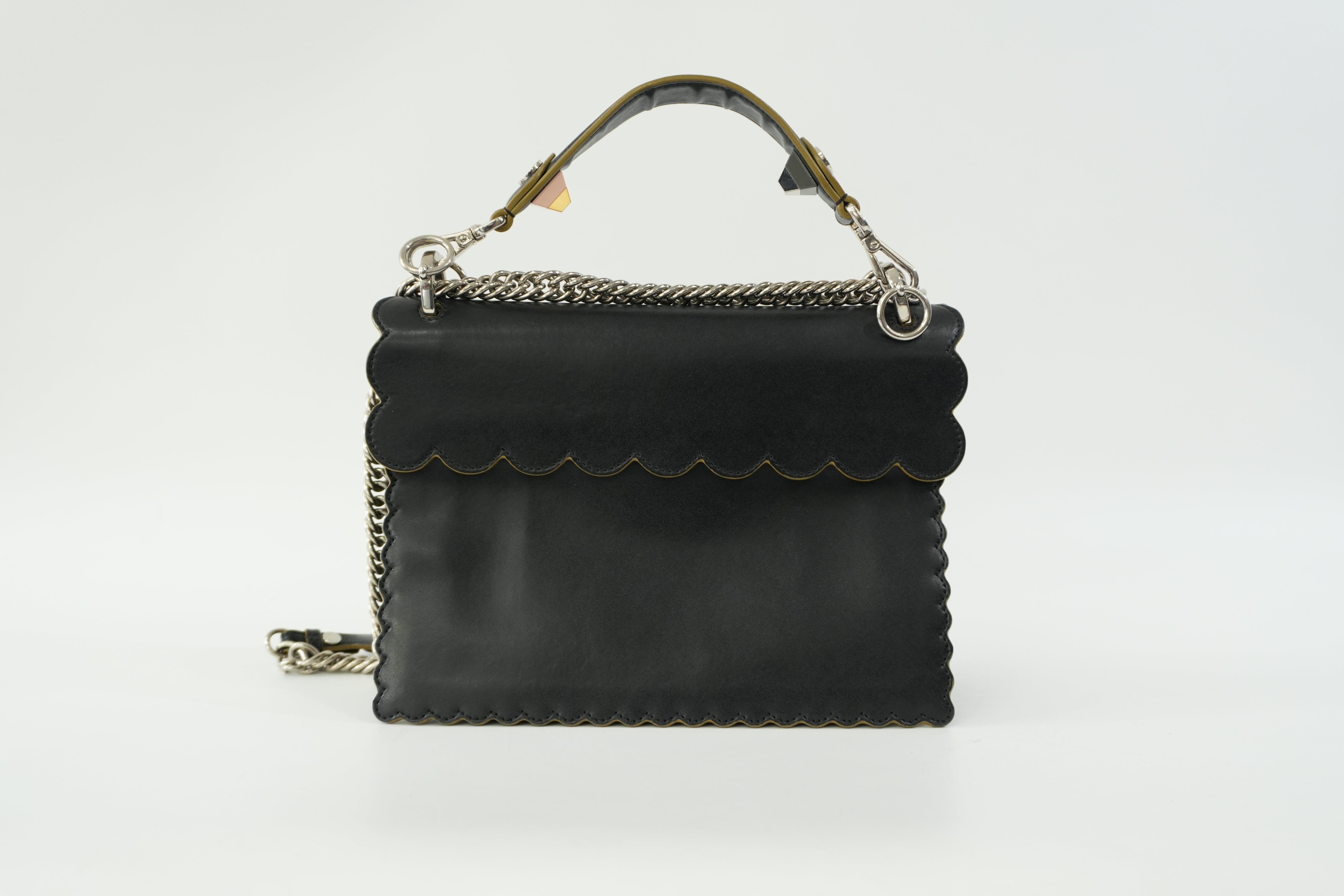Pre-Owned Fendi Two-Way Scallop Shoulder Bag Black