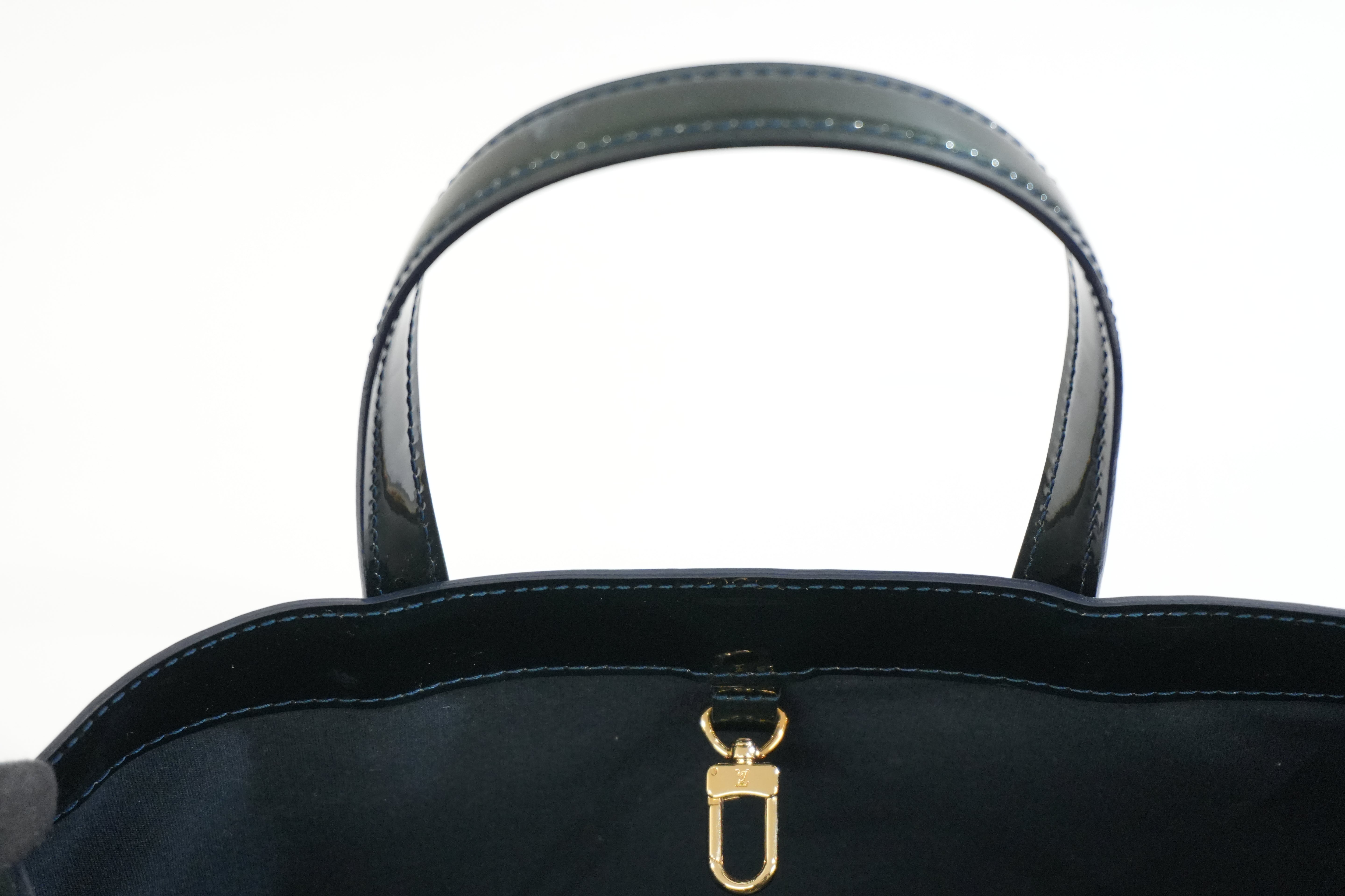 Pre-owned Louis Vuitton Vernis Wilshire PM Handbag Green