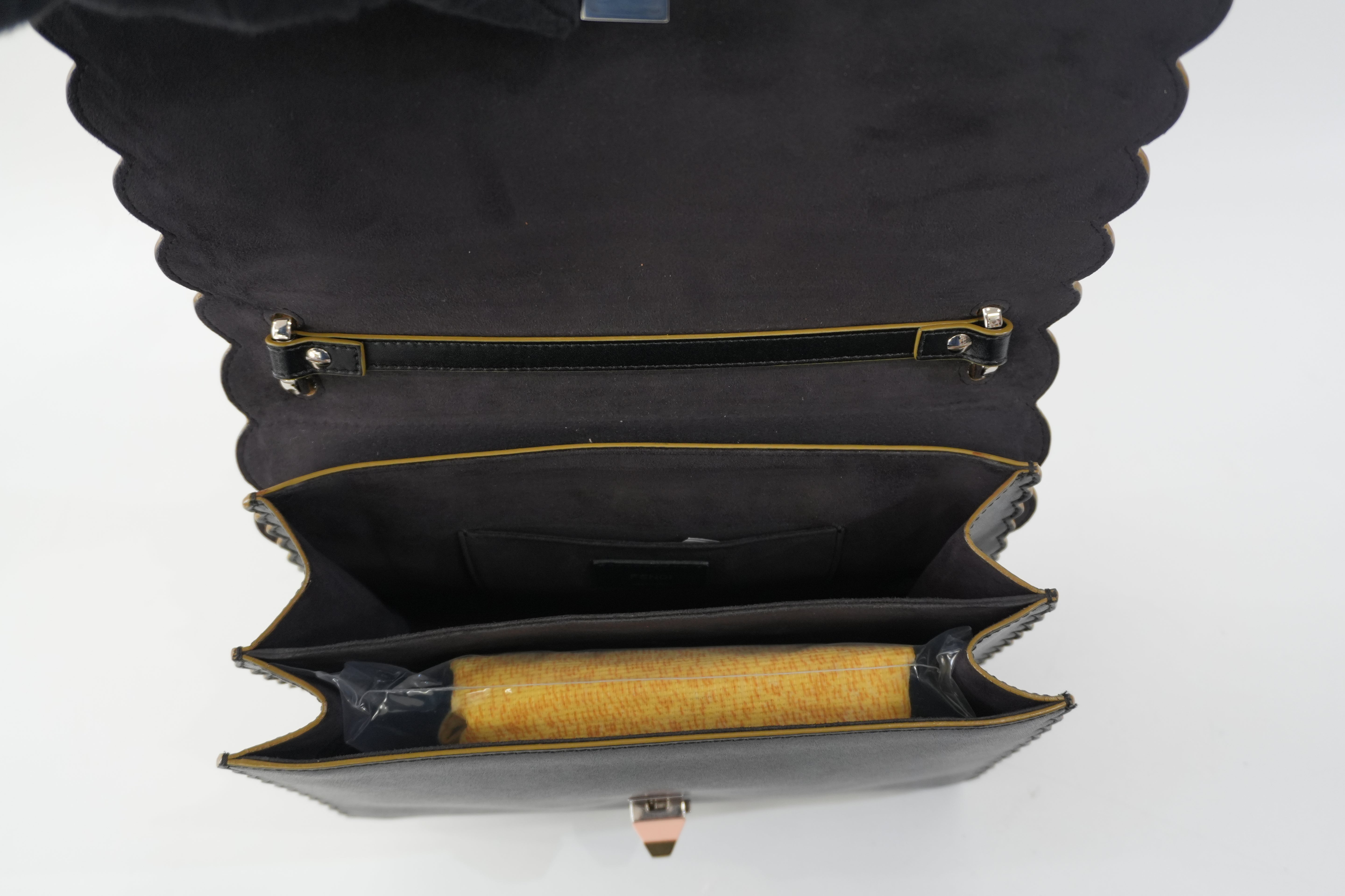 Pre-Owned Fendi Two-Way Scallop Shoulder Bag Black