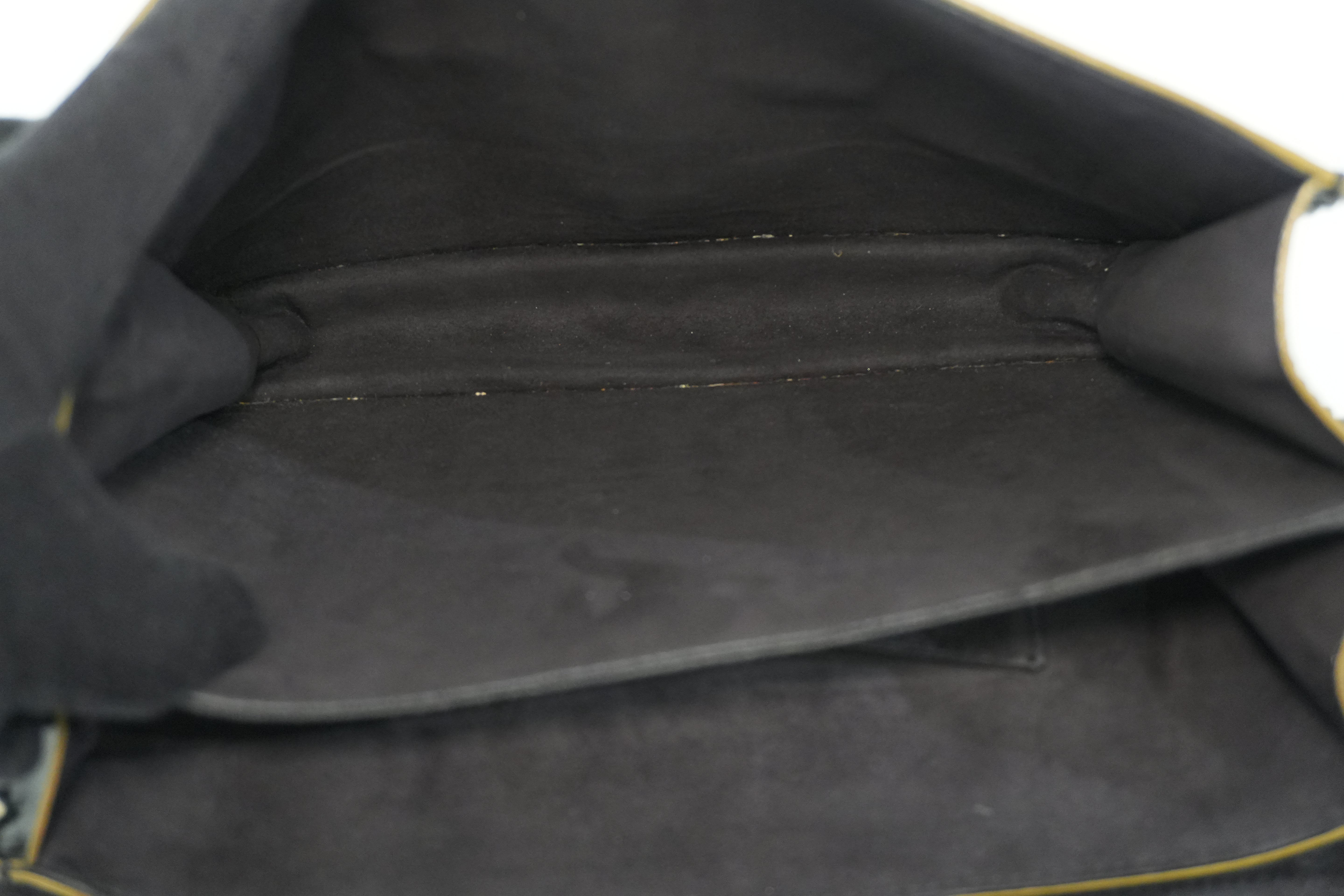 Pre-Owned Fendi Two-Way Scallop Shoulder Bag Black