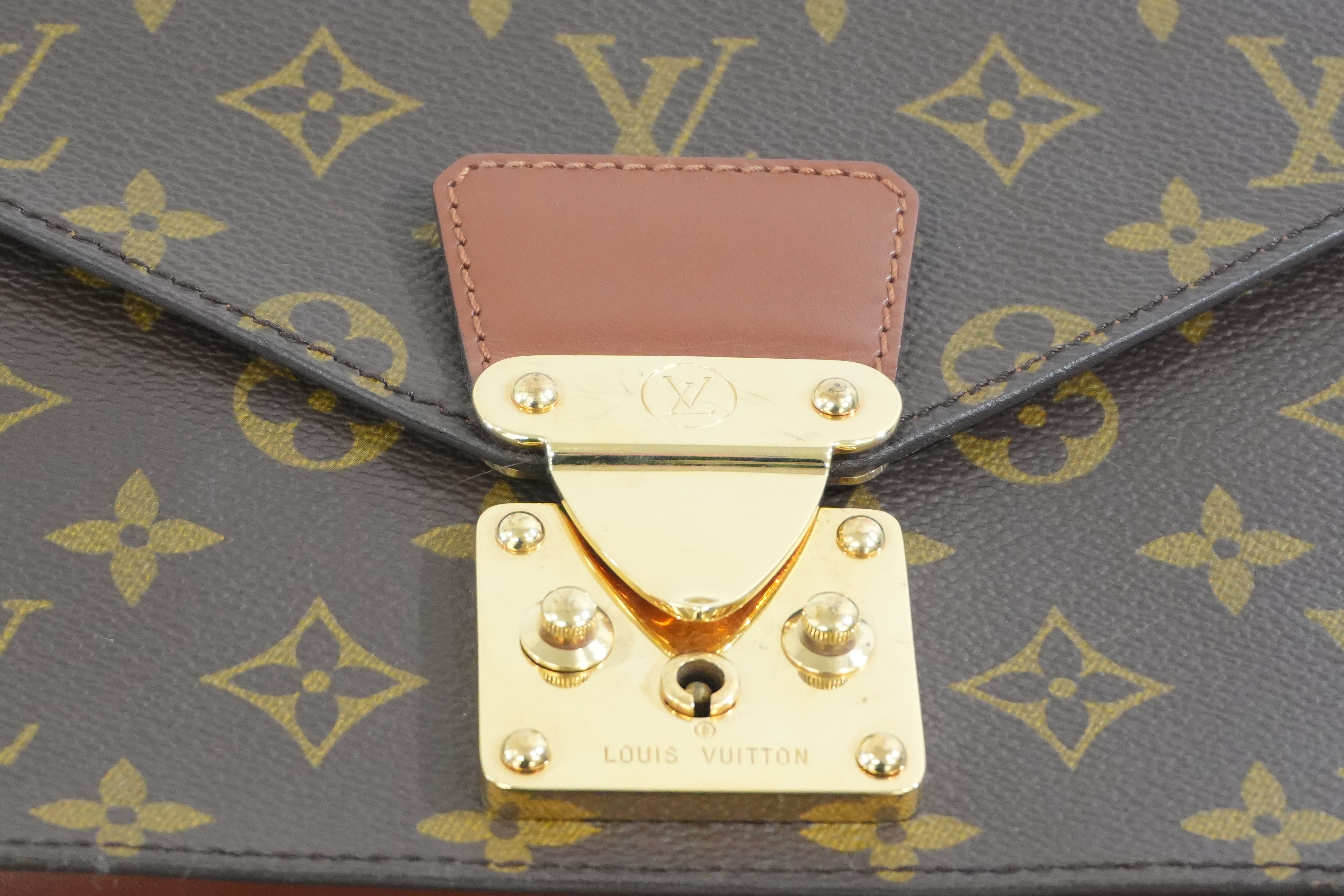 Pre-owned Louis Vuitton Monogram Monceau 26 Crossbody Bag
