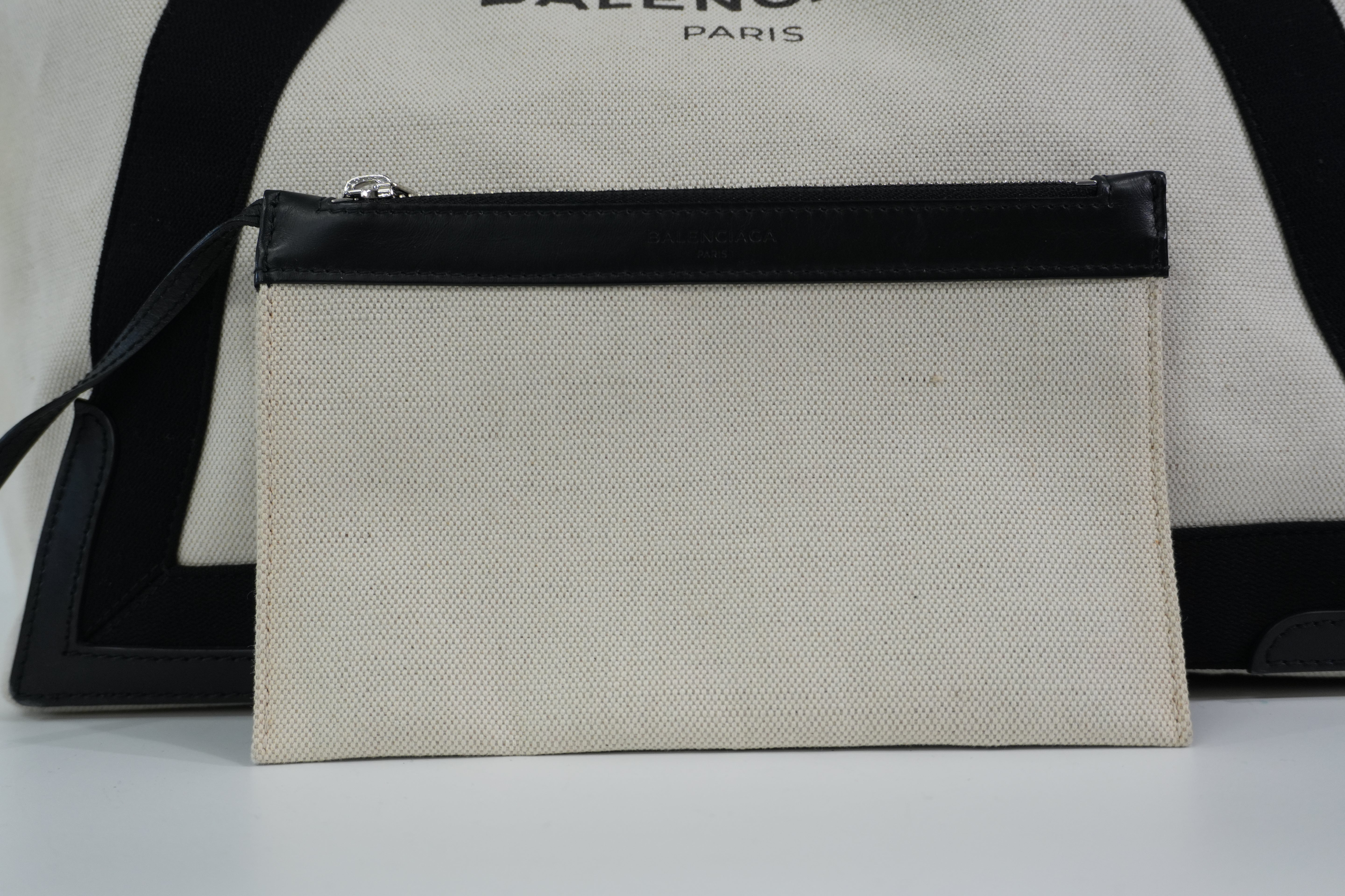 Pre-owned Balenciaga Navy Cabas Large Handbag Black and White