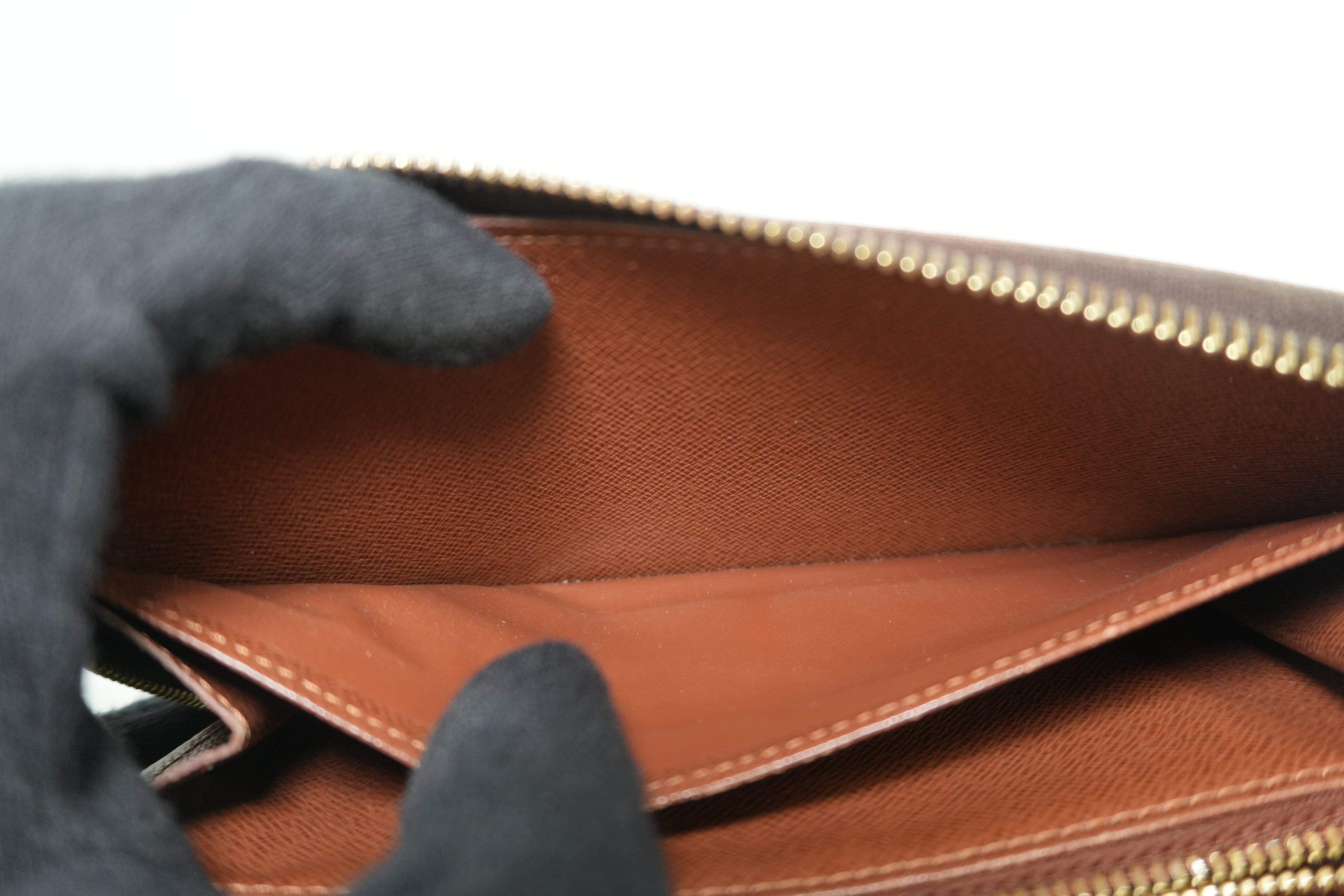 Pre-owned Louis Vuitton Monogram Zippy Wallet