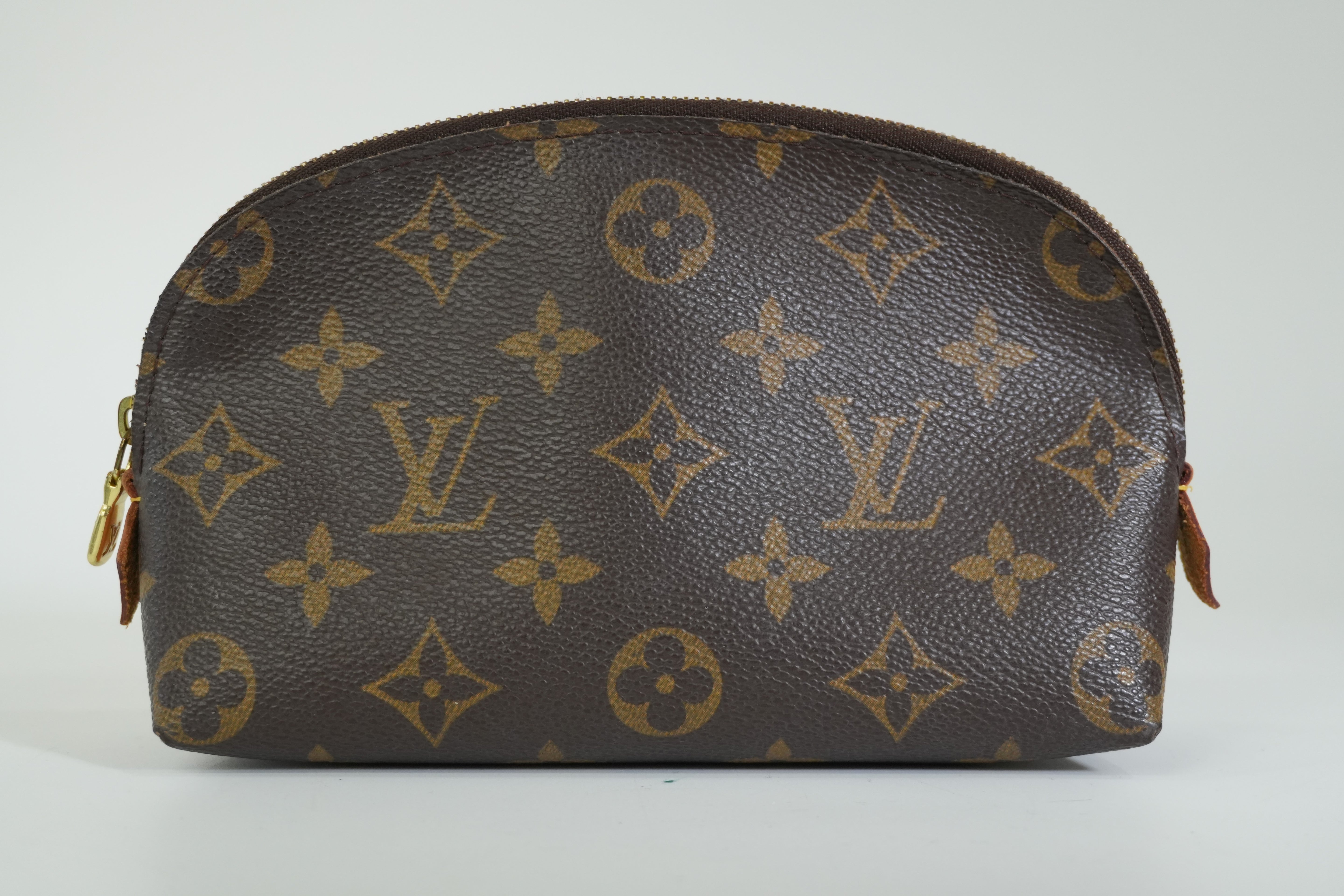 Pre-owned Louis Vuitton Monogram Cosmetic Pouch