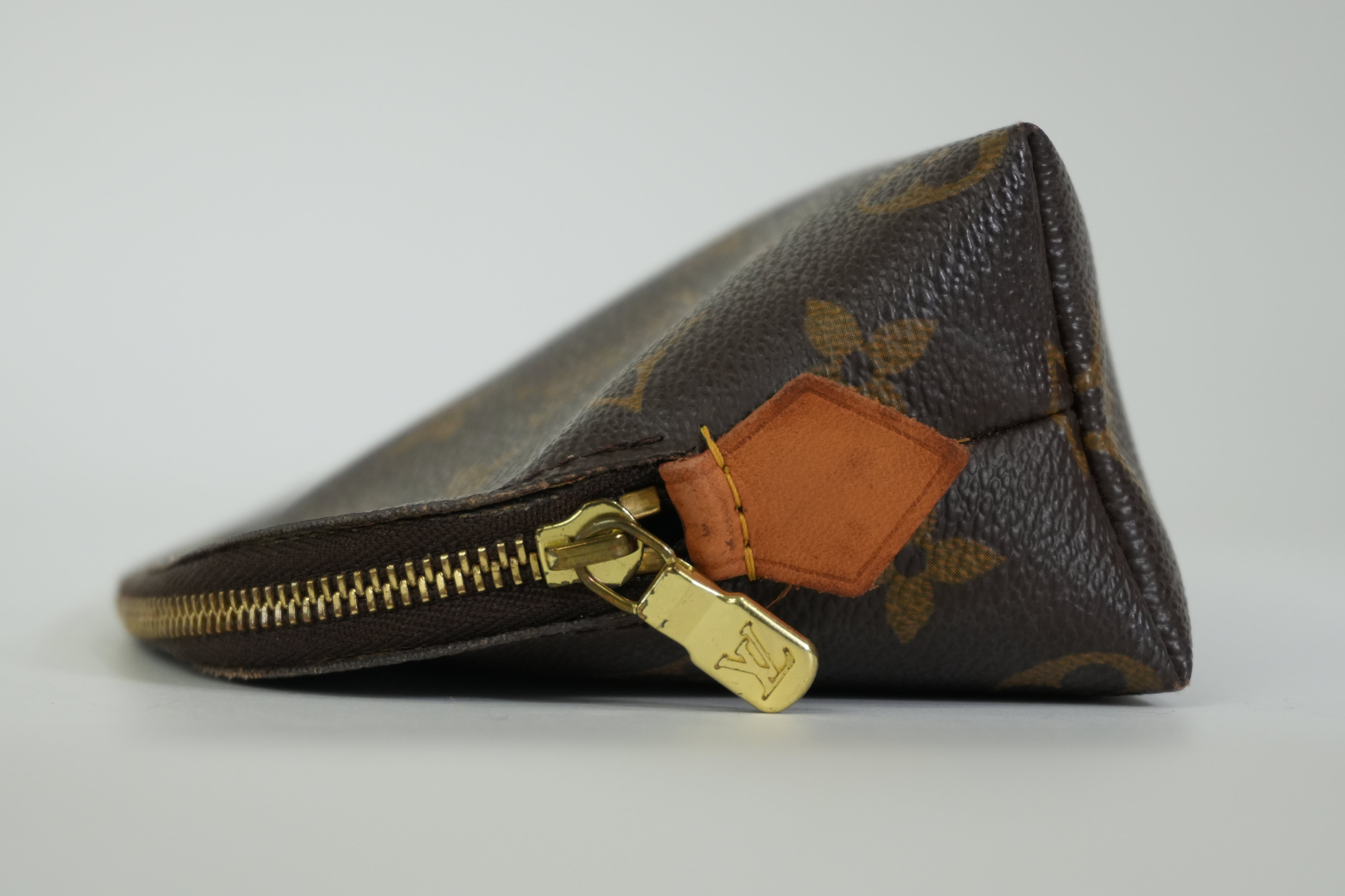 Pre-owned Louis Vuitton Monogram Cosmetic Pouch