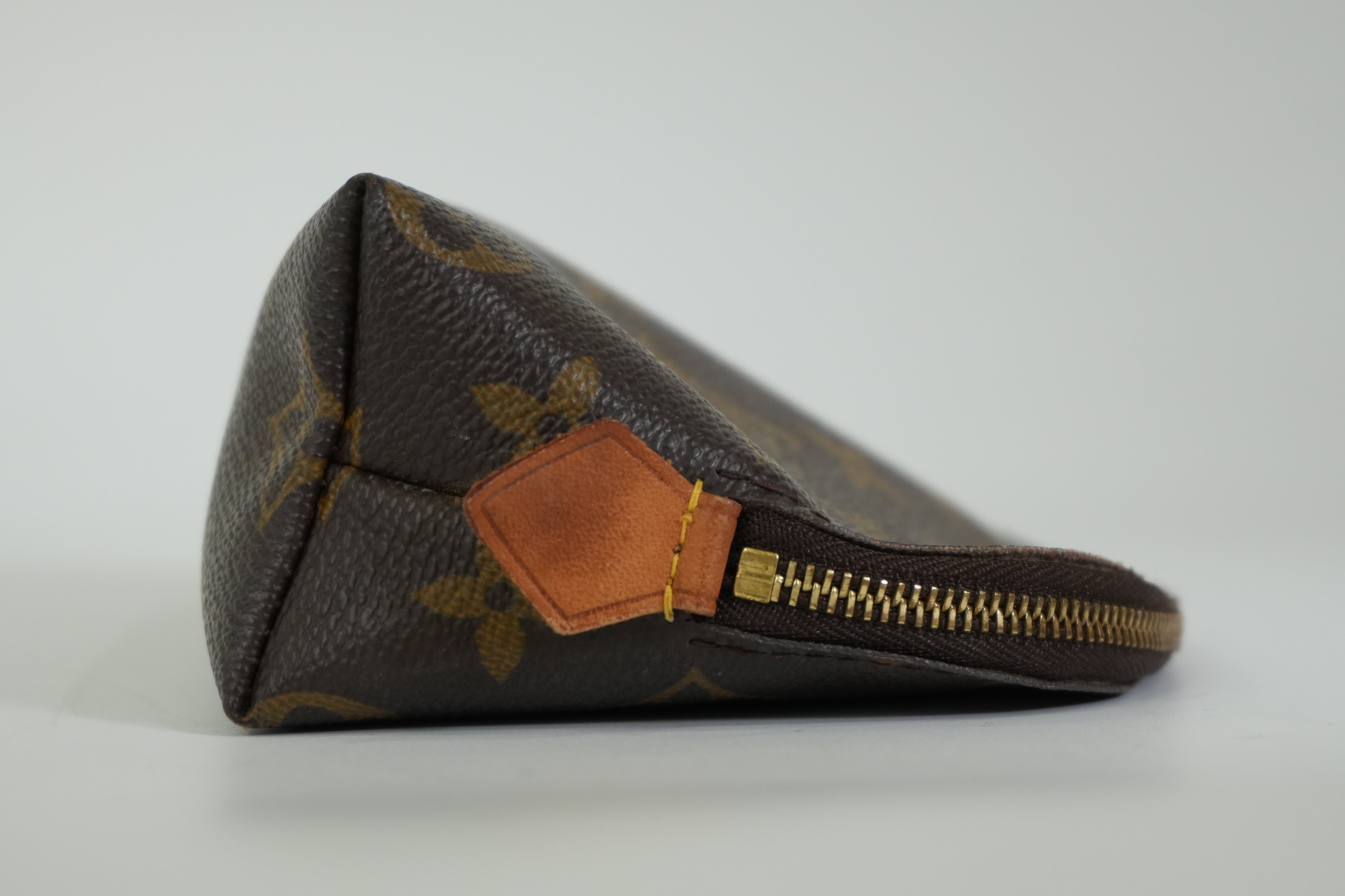 Pre-owned Louis Vuitton Monogram Cosmetic Pouch