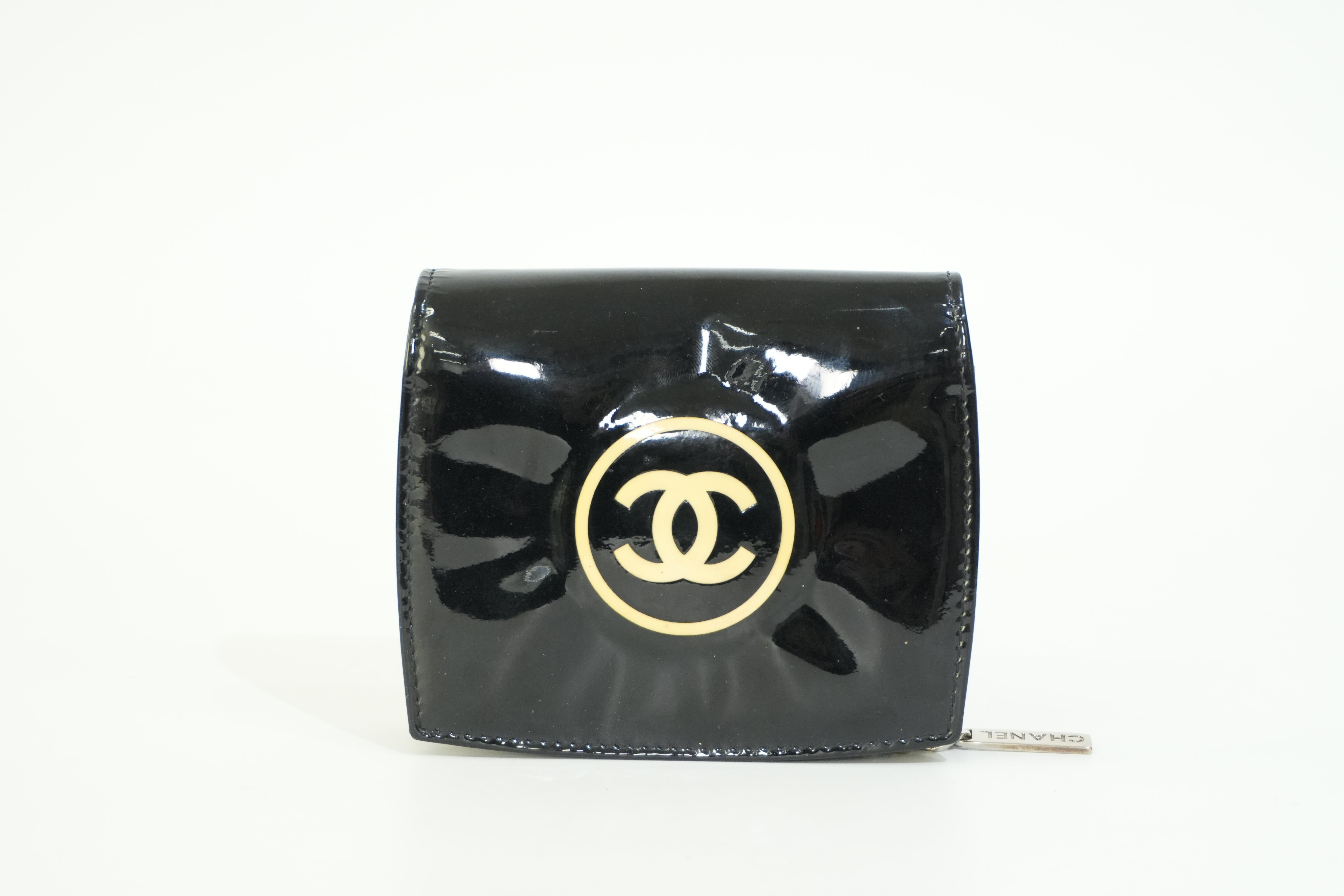 Pre-owned Chanel Lambskin Bifold Wallet Black