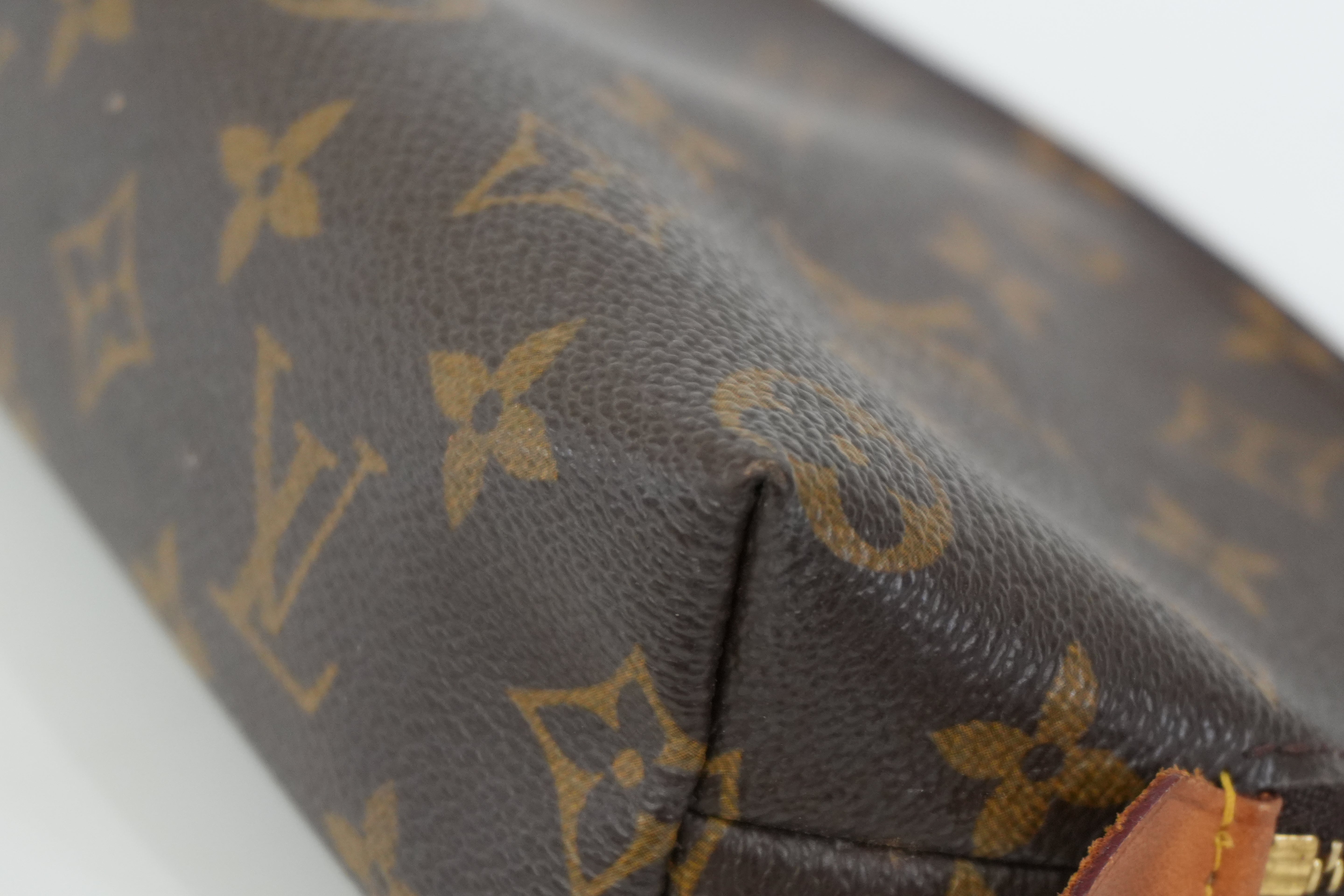 Pre-owned Louis Vuitton Monogram Cosmetic Pouch