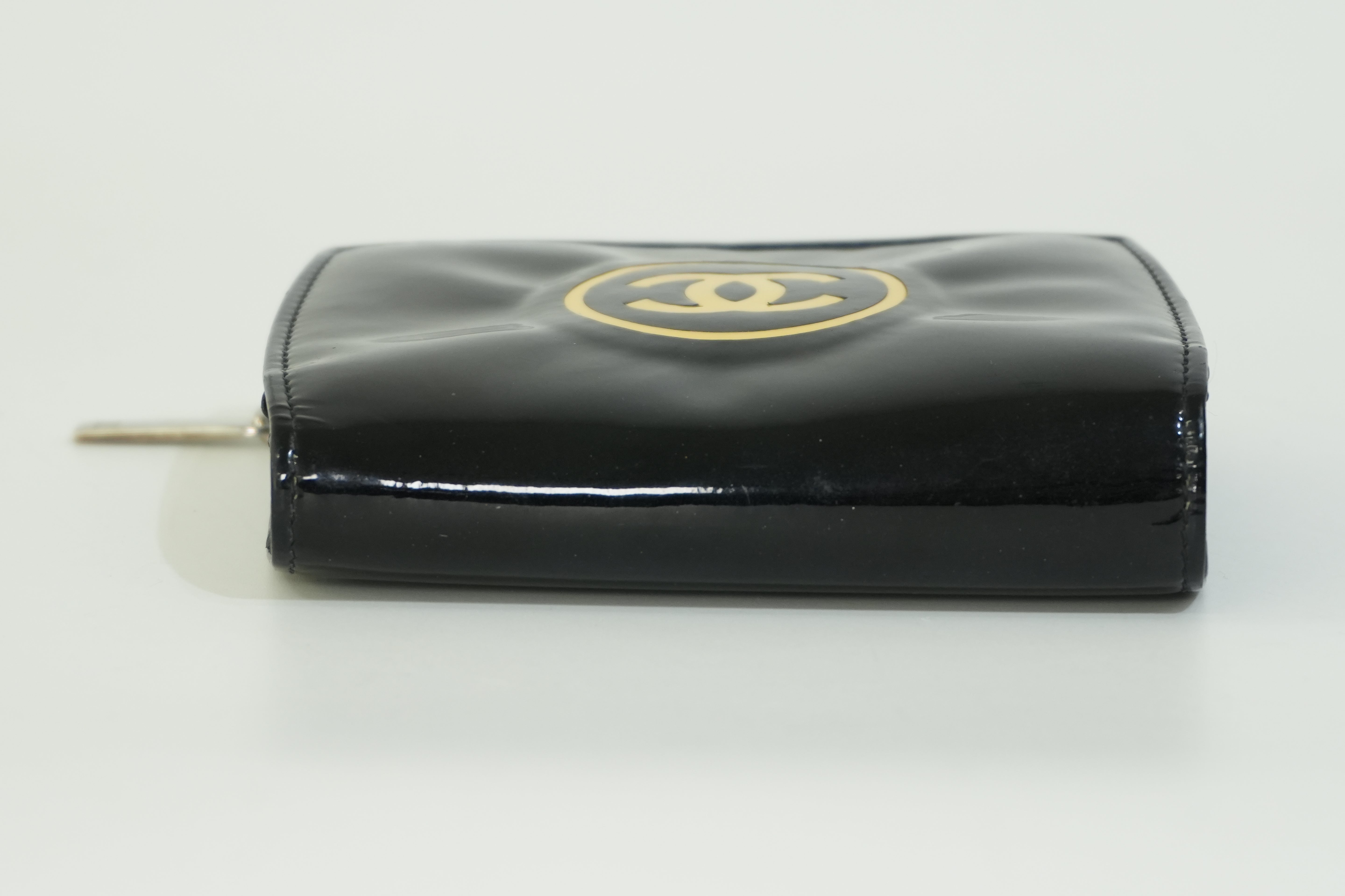 Pre-owned Chanel Lambskin Bifold Wallet Black