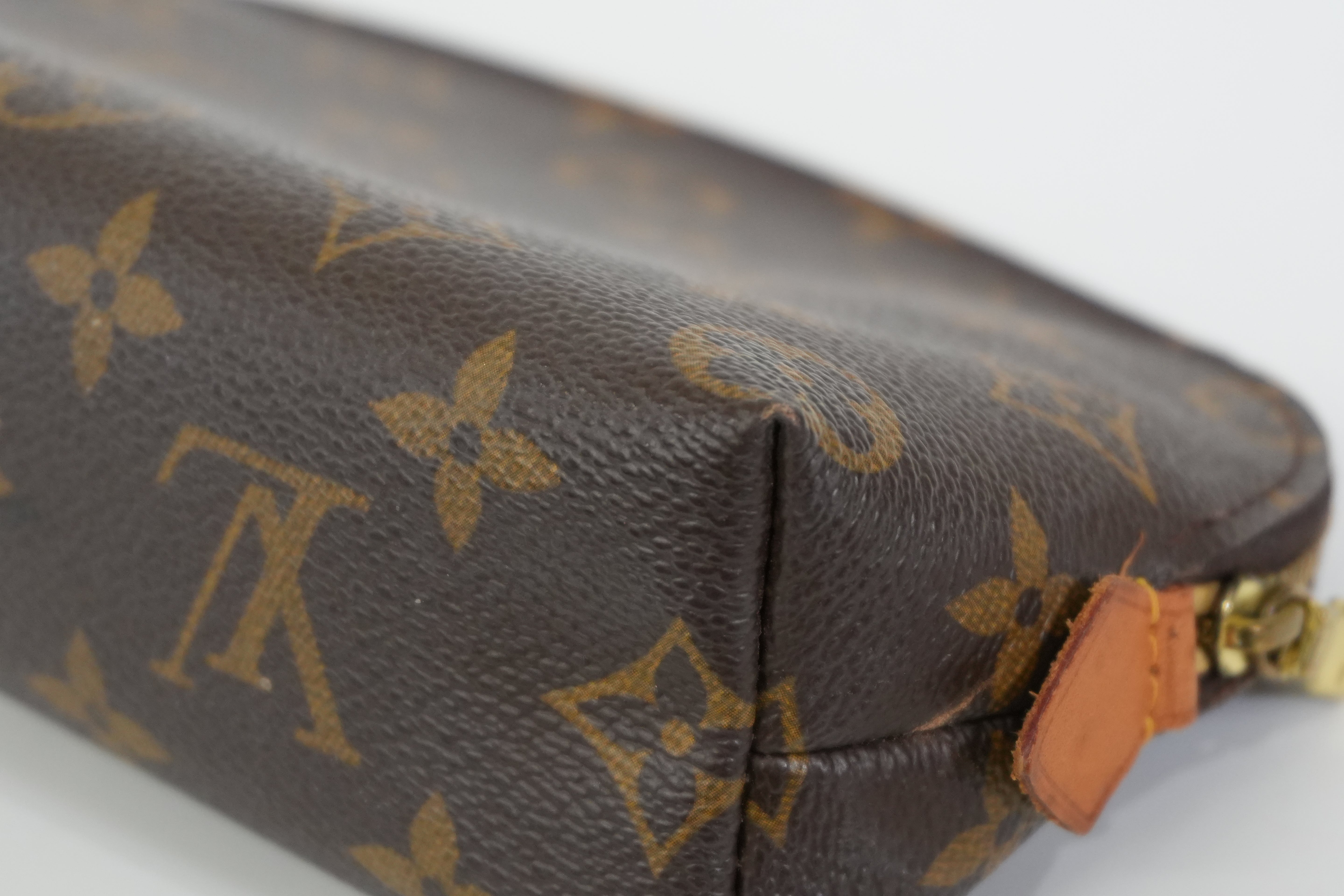 Pre-owned Louis Vuitton Monogram Cosmetic Pouch