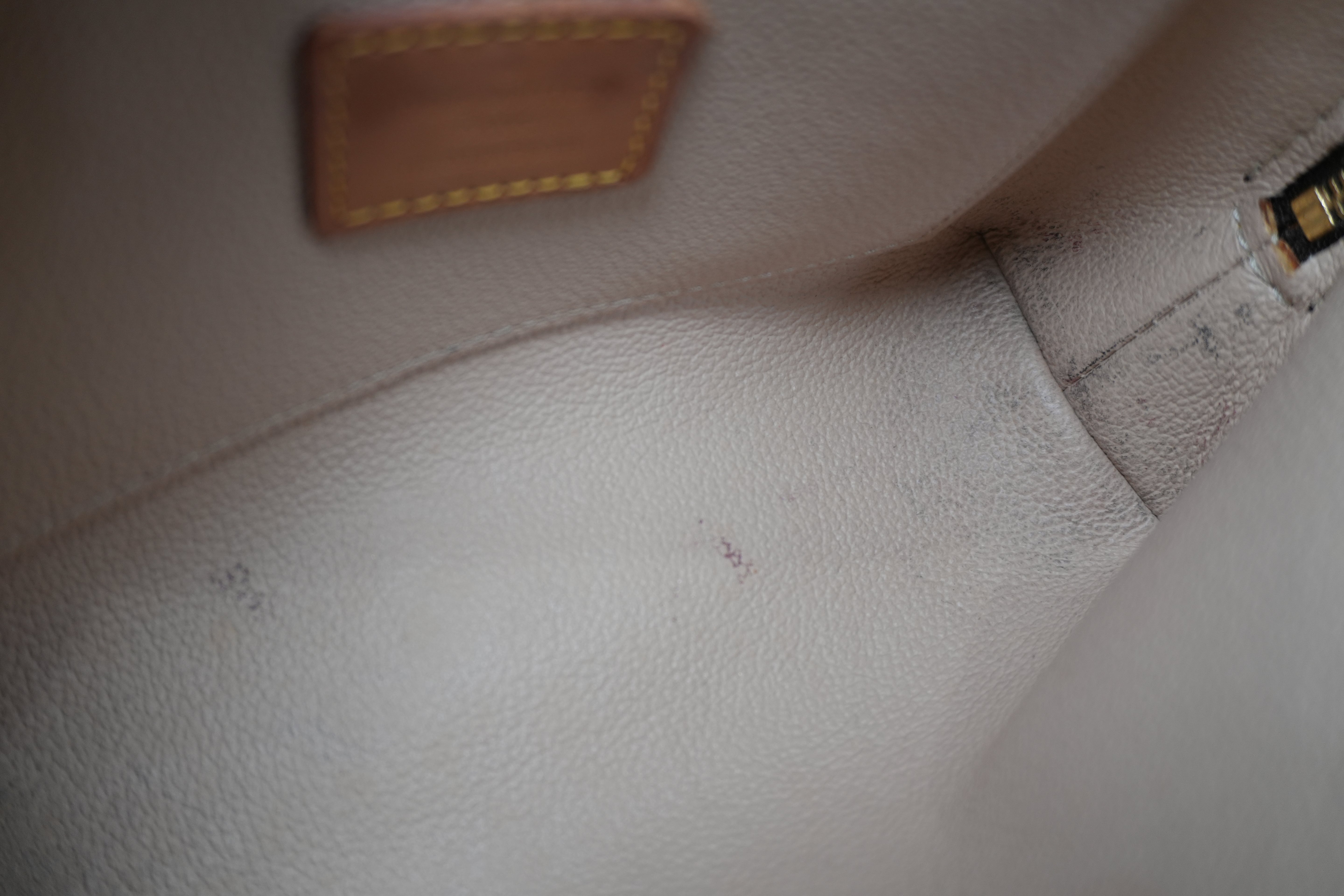 Pre-owned Louis Vuitton Monogram Cosmetic Pouch