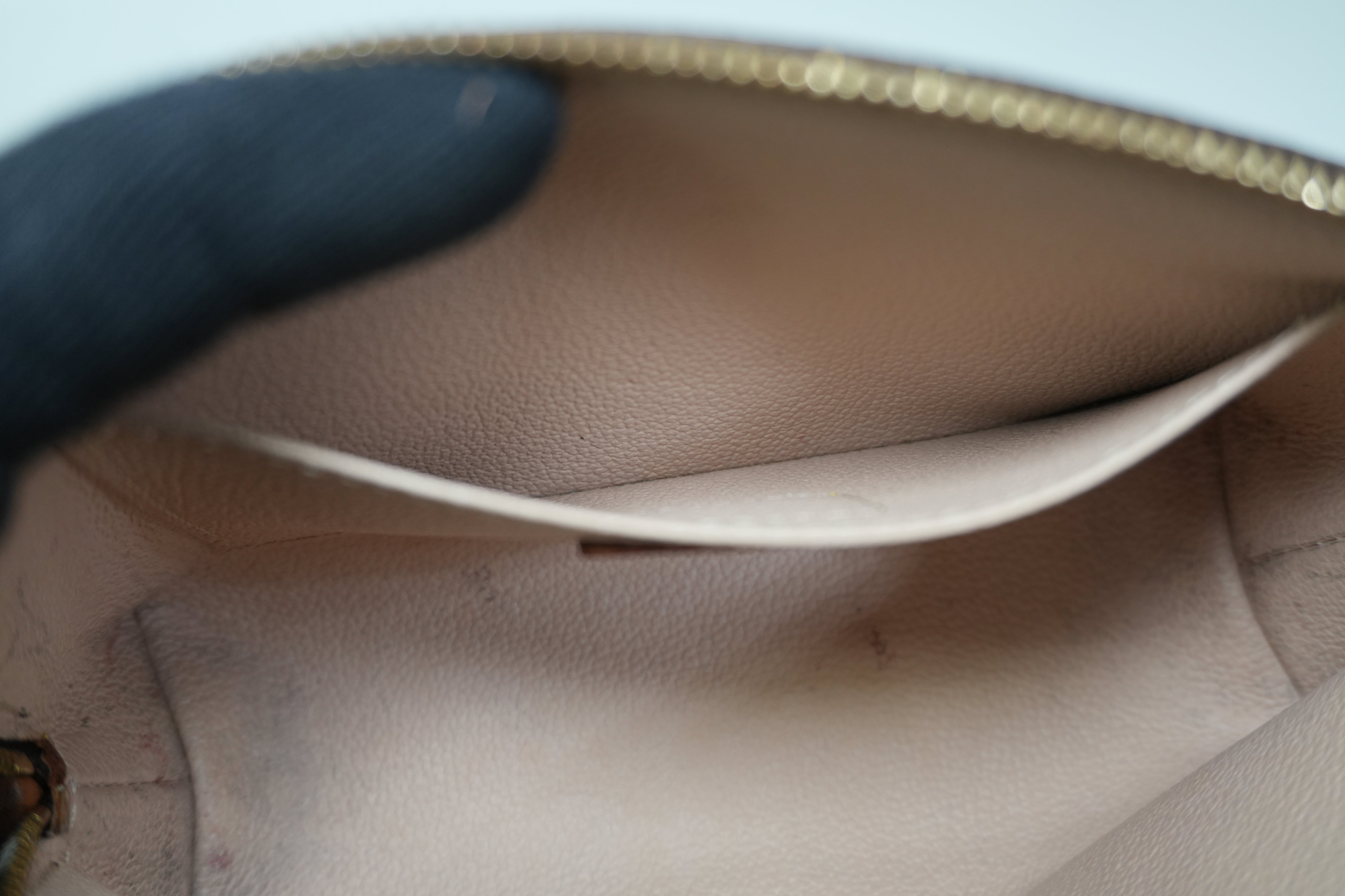 Pre-owned Louis Vuitton Monogram Cosmetic Pouch