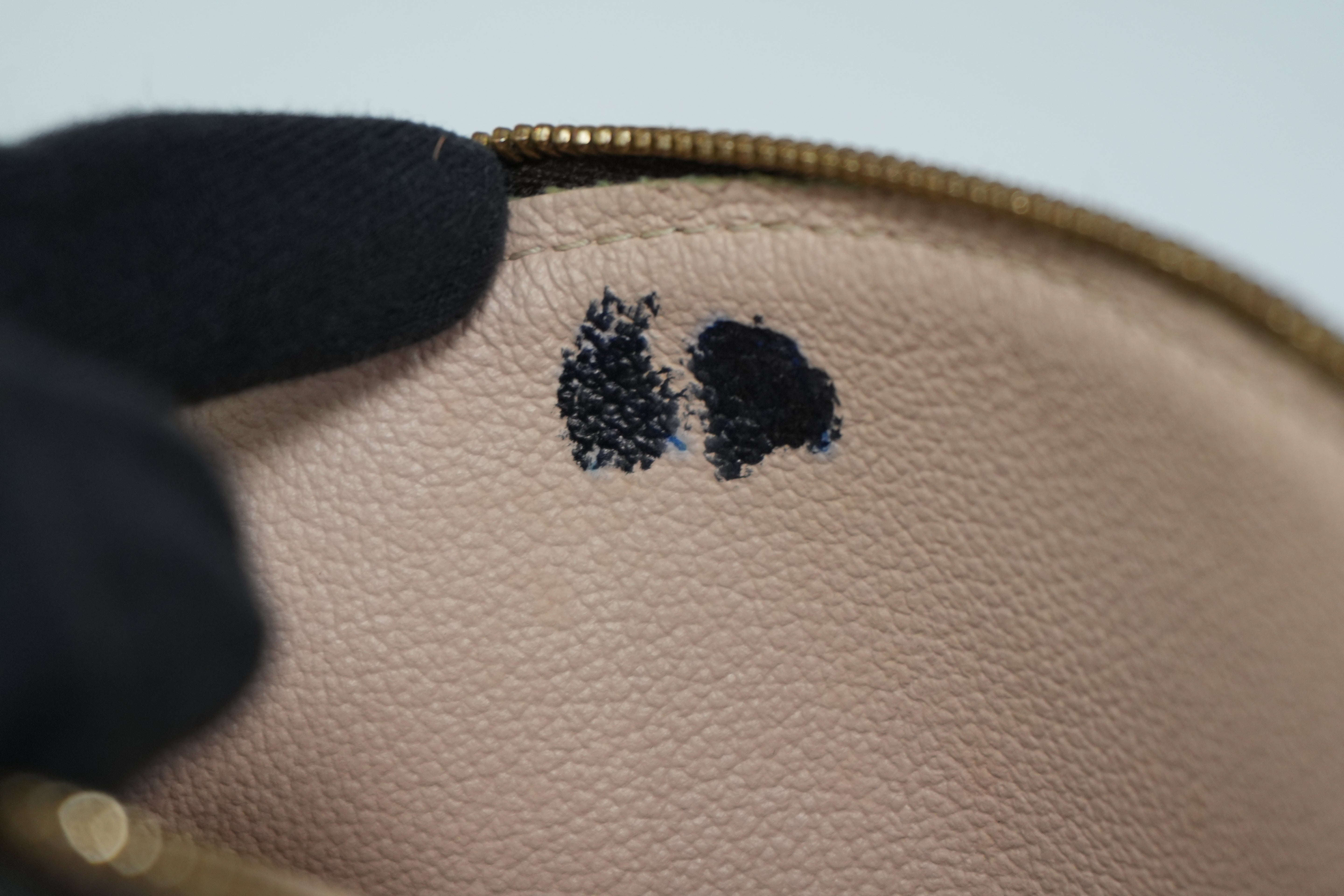 Pre-owned Louis Vuitton Monogram Cosmetic Pouch