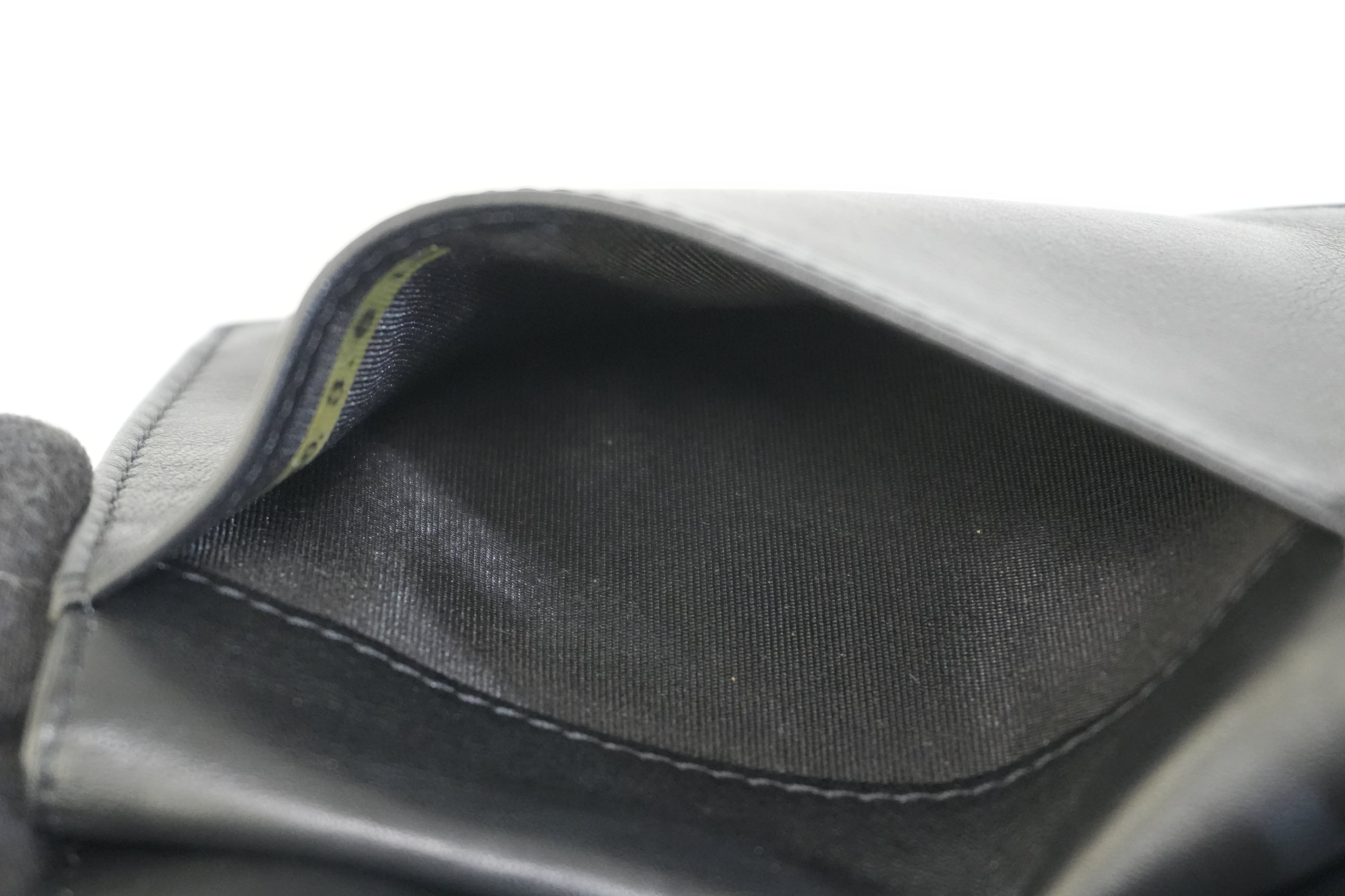 Pre-owned Chanel Lambskin Bifold Wallet Black