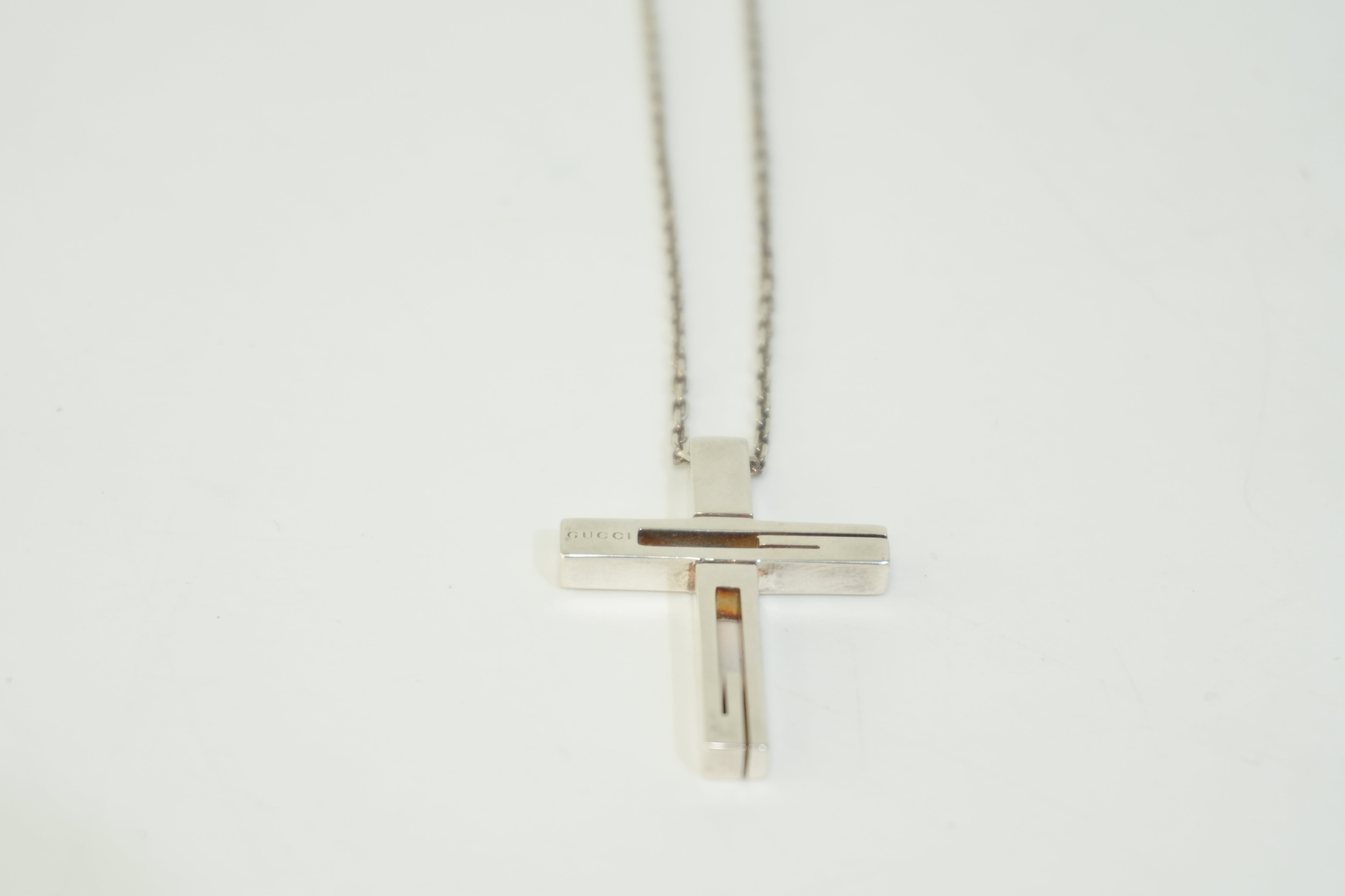 Pre-owned Gucci Silver Crucifix Necklace