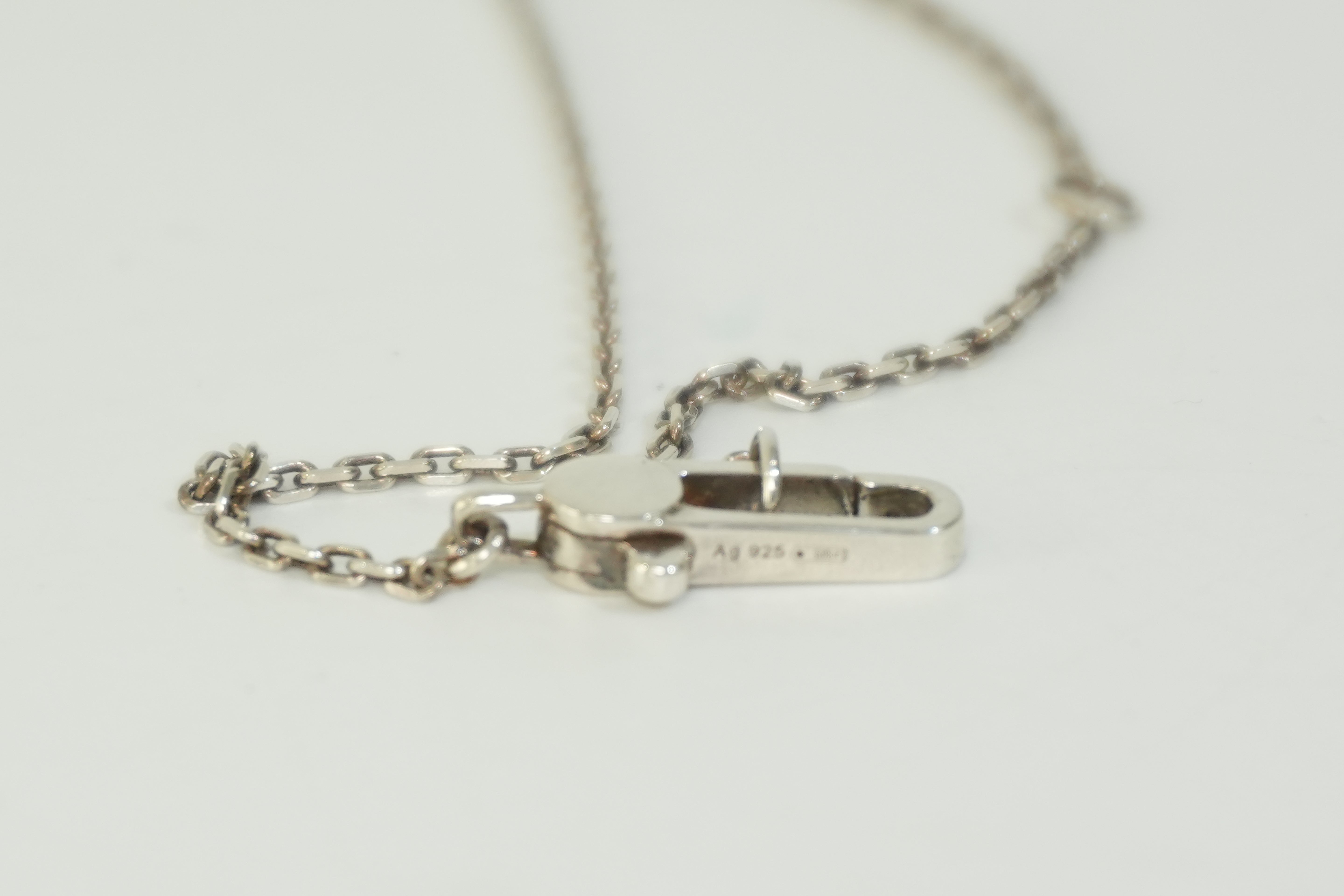 Pre-owned Gucci Silver Crucifix Necklace