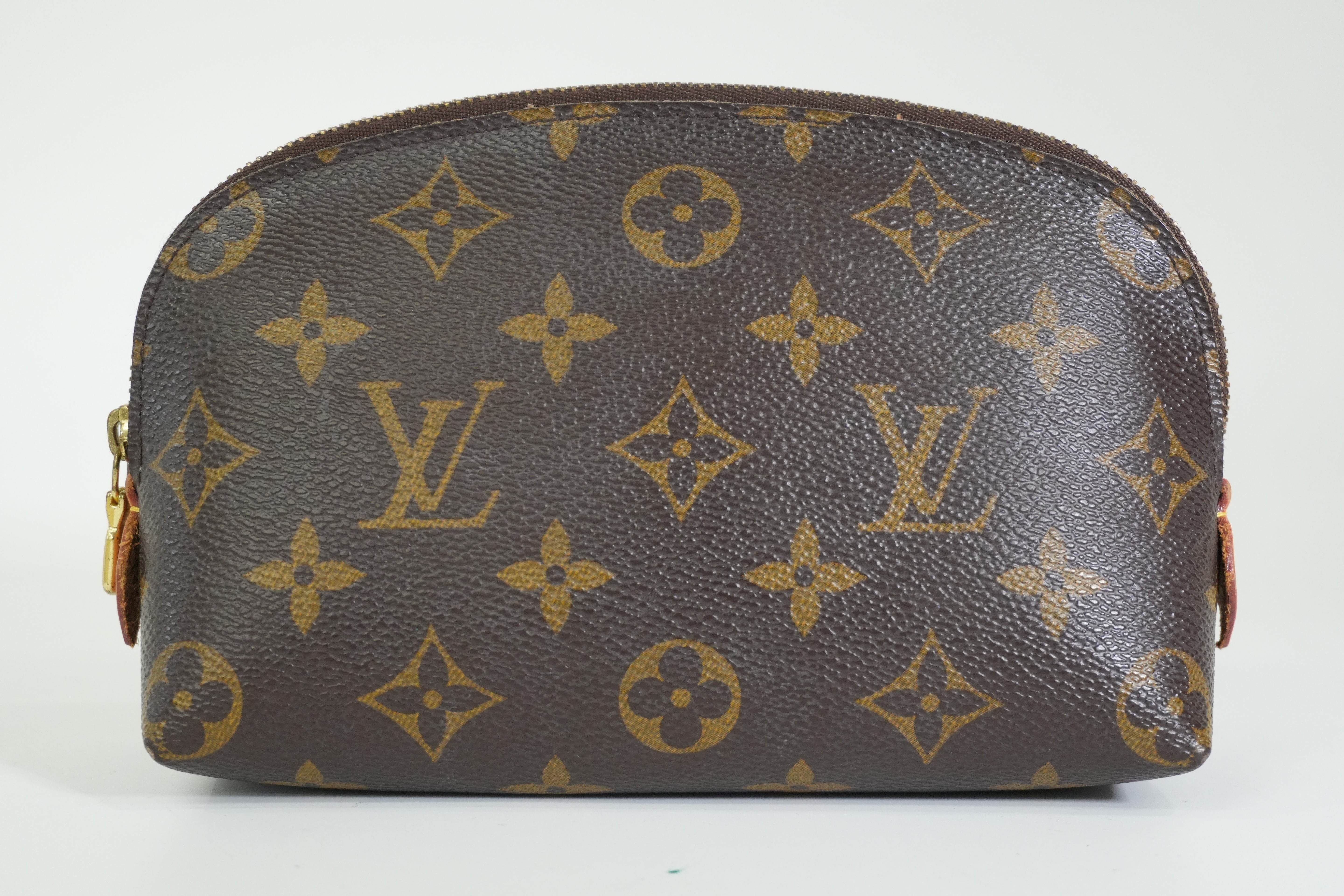 Pre-owned Louis Vuitton Monogram Cosmetic Pouch