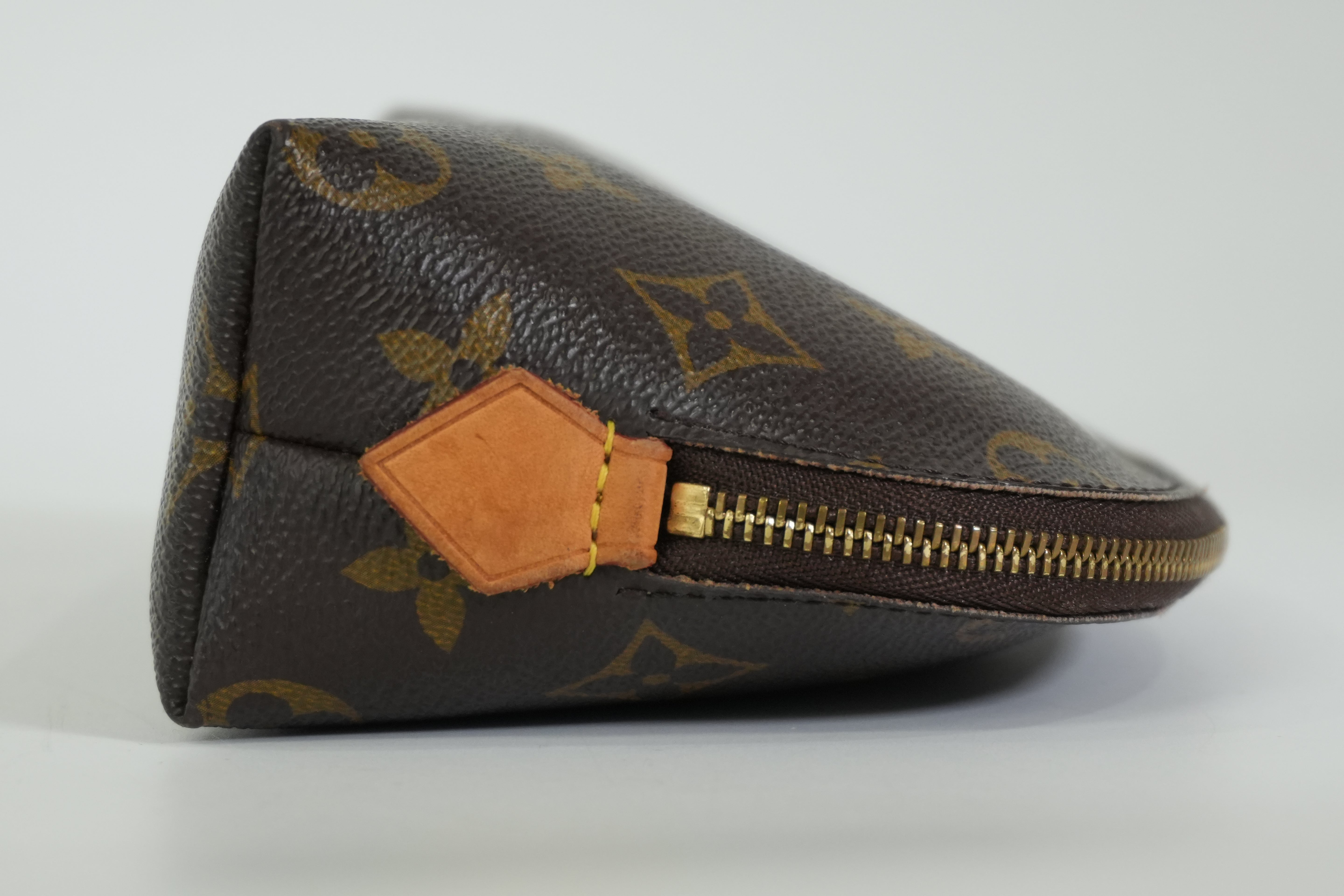 Pre-owned Louis Vuitton Monogram Cosmetic Pouch
