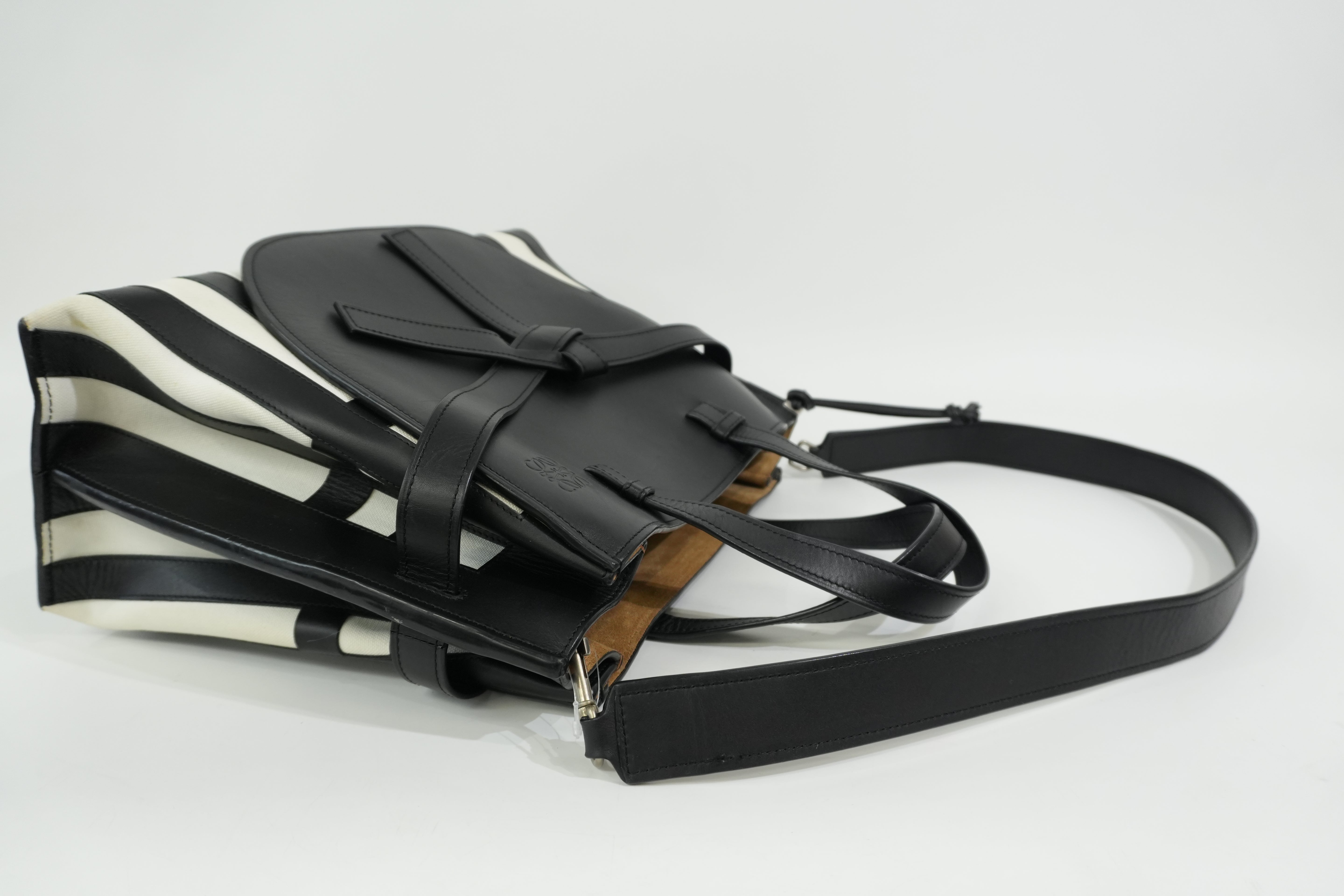 Pre-Owned Loewe Two Way Gate Shoulder Bag Black and White