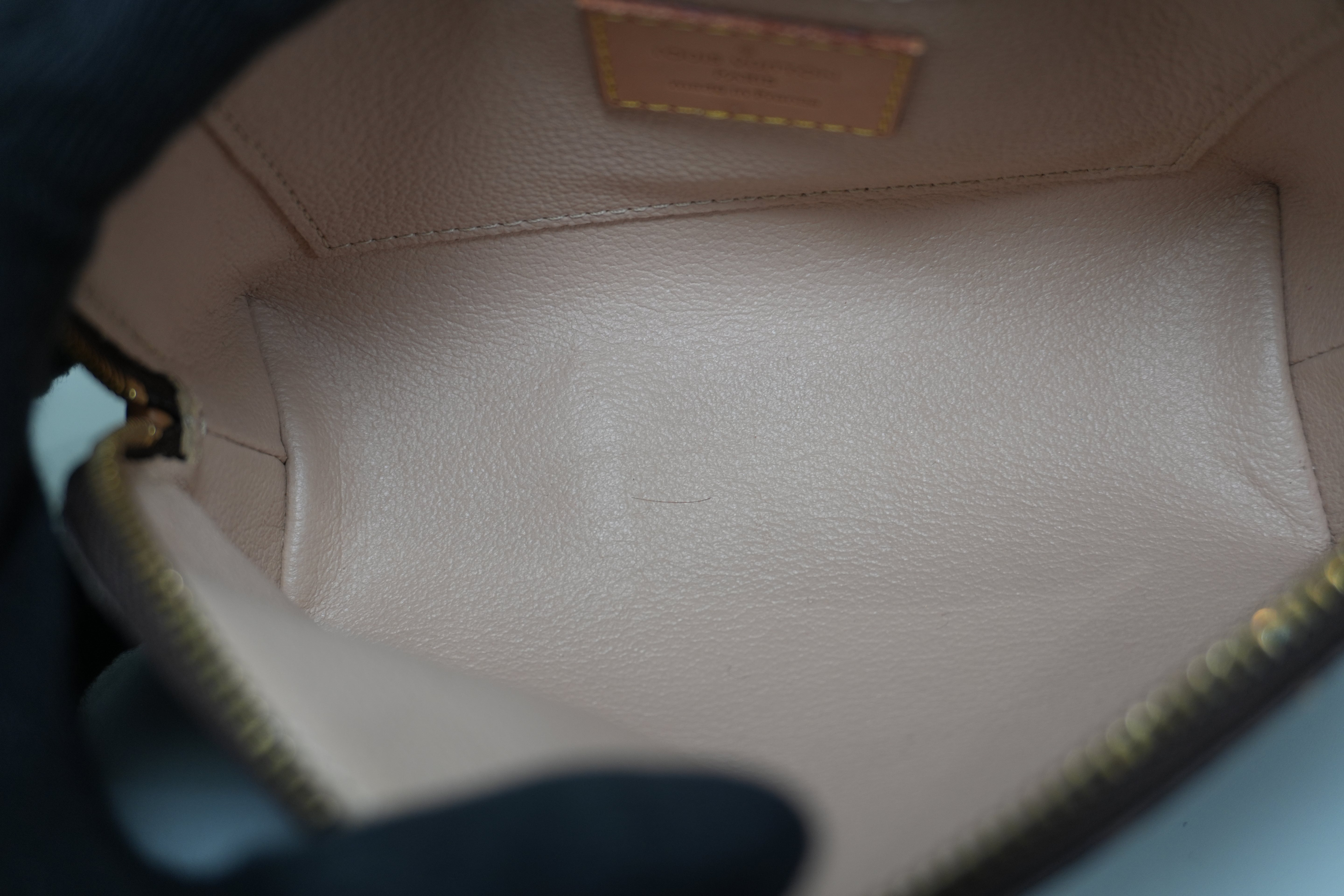 Pre-owned Louis Vuitton Monogram Cosmetic Pouch