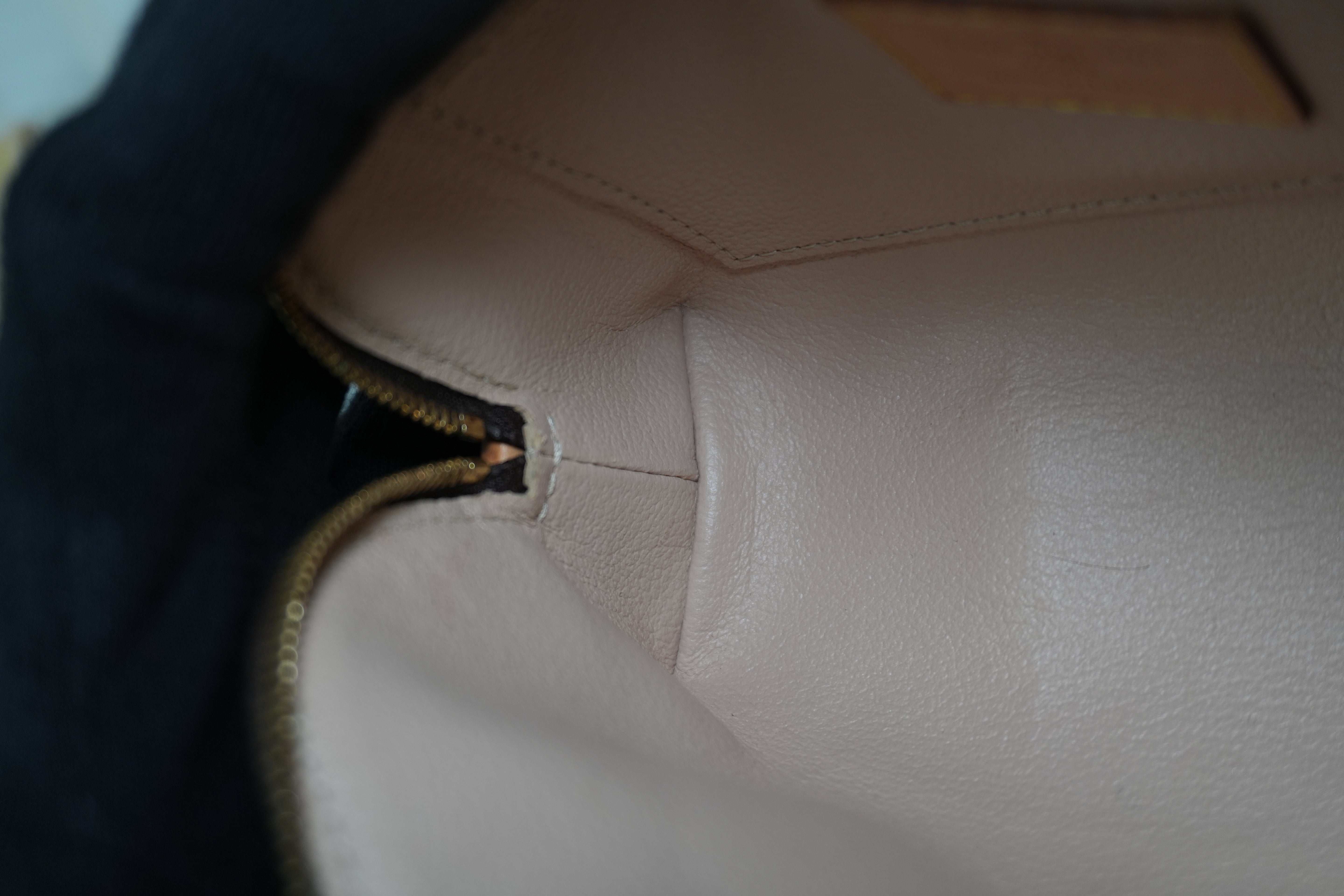 Pre-owned Louis Vuitton Monogram Cosmetic Pouch